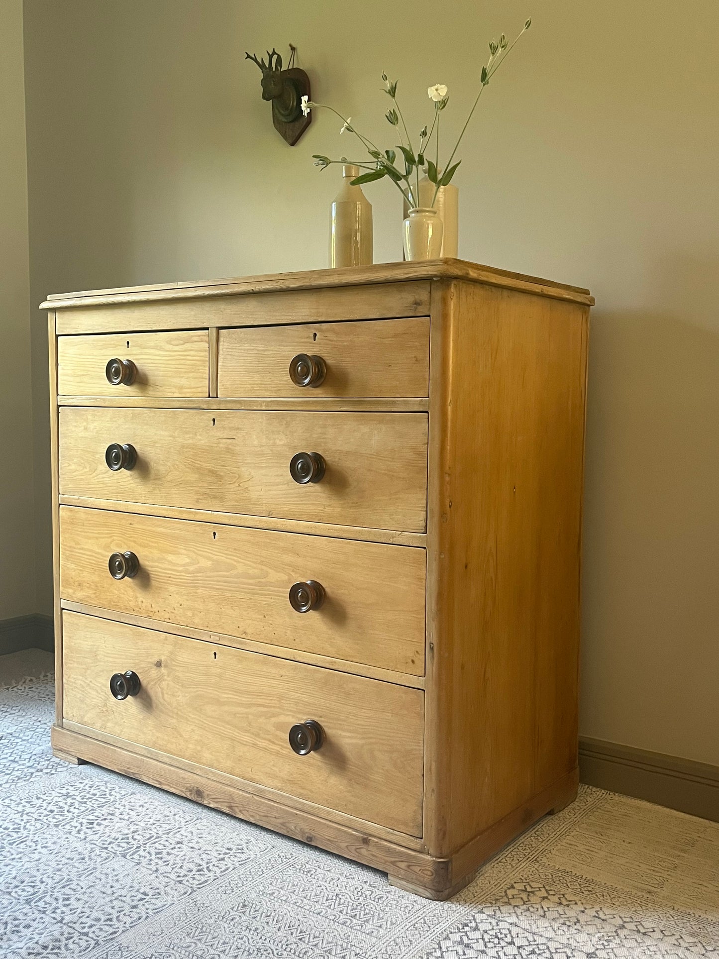 Pine Chest of Drawers.