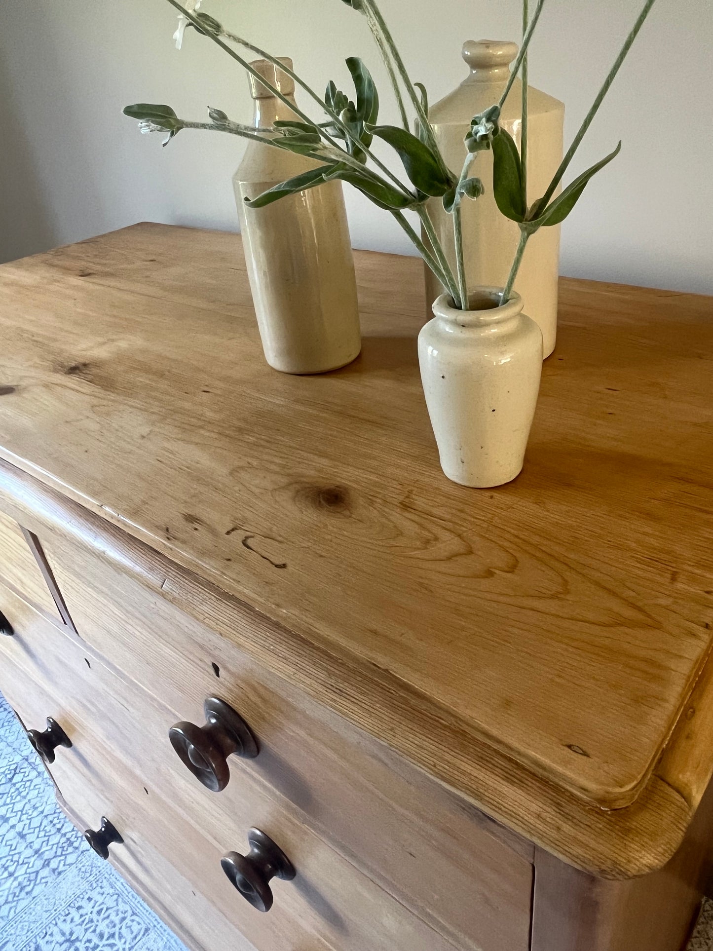 Pine Chest of Drawers.