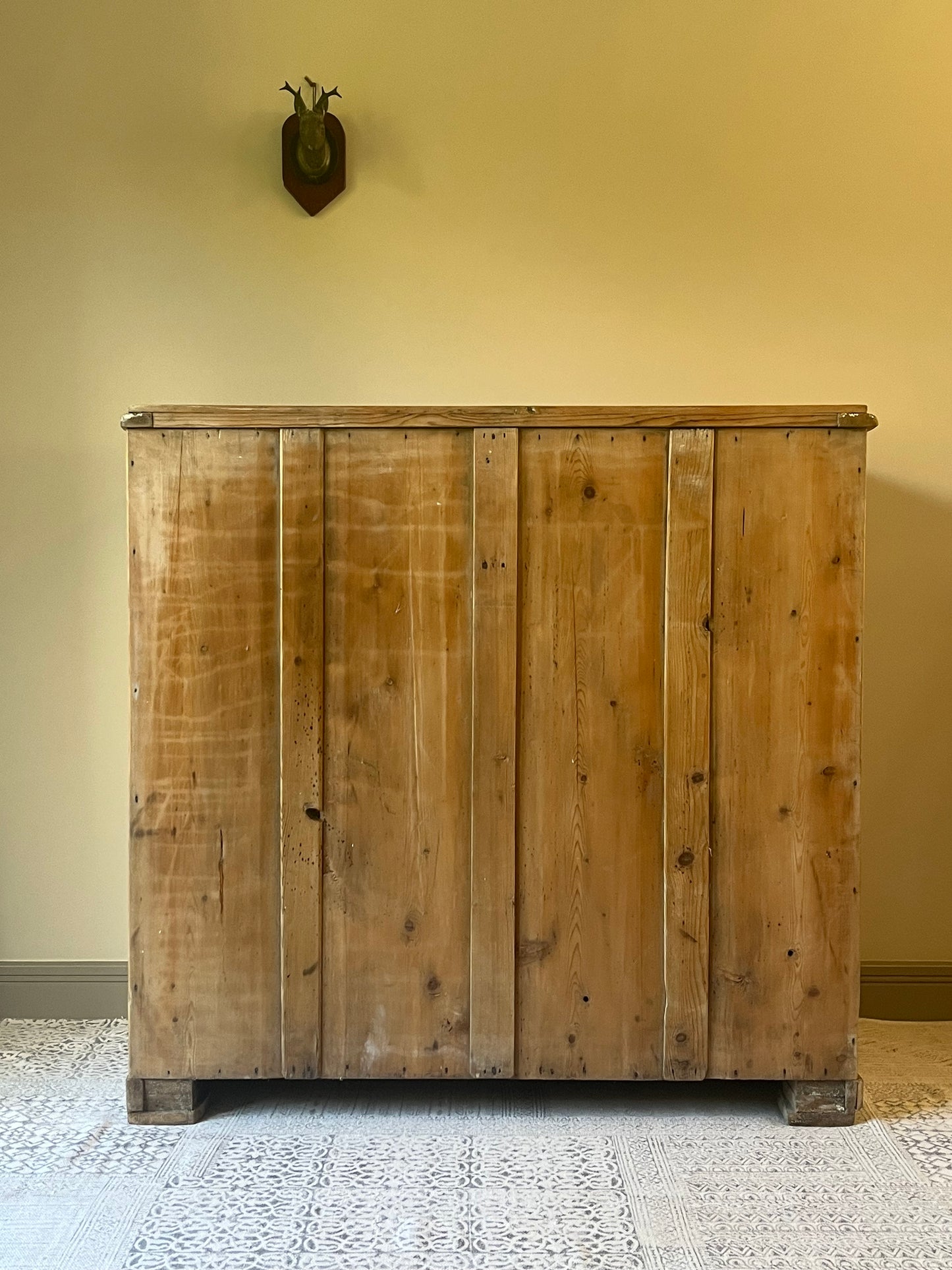 Pine Chest of Drawers.