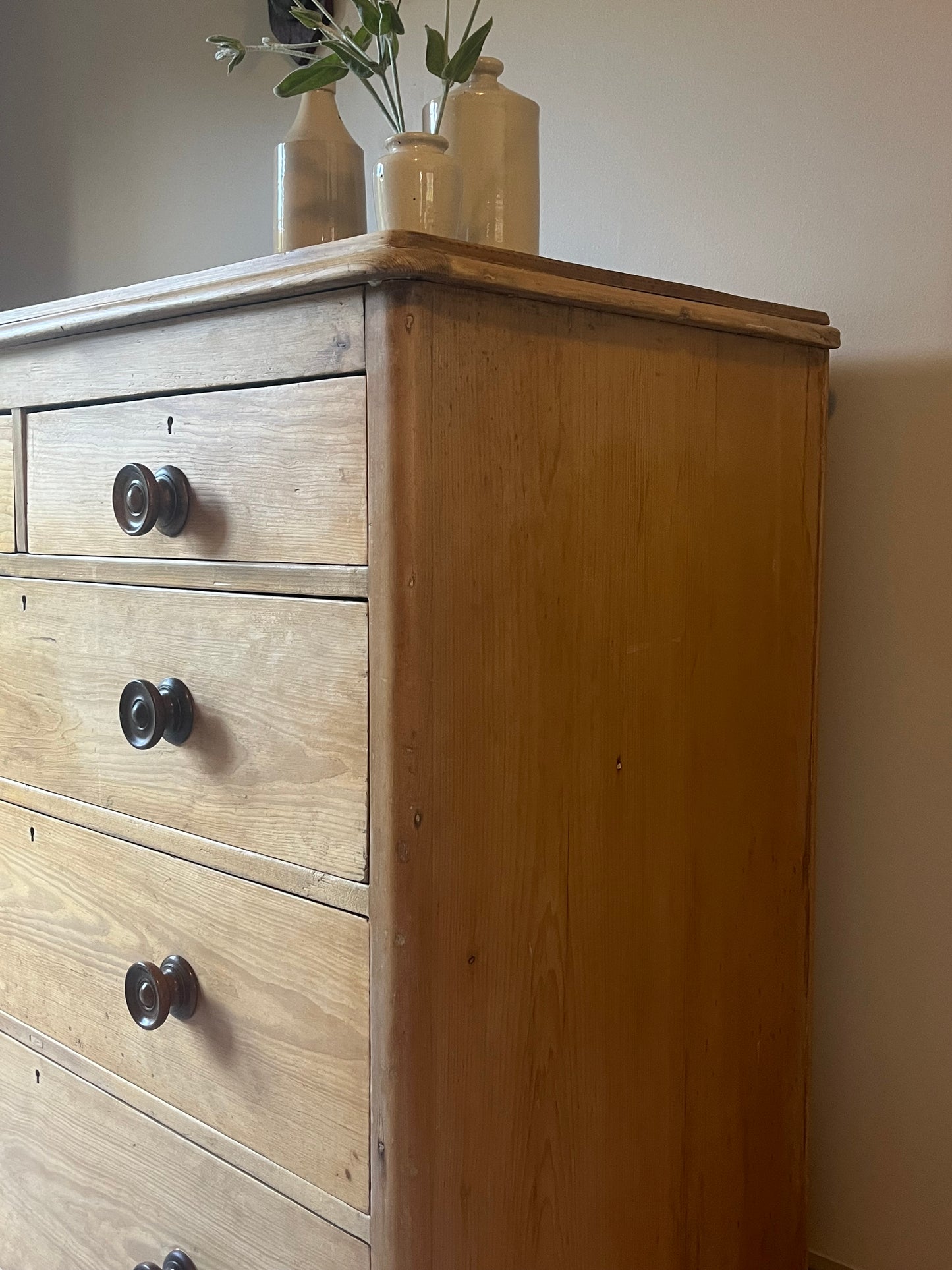 Pine Chest of Drawers.