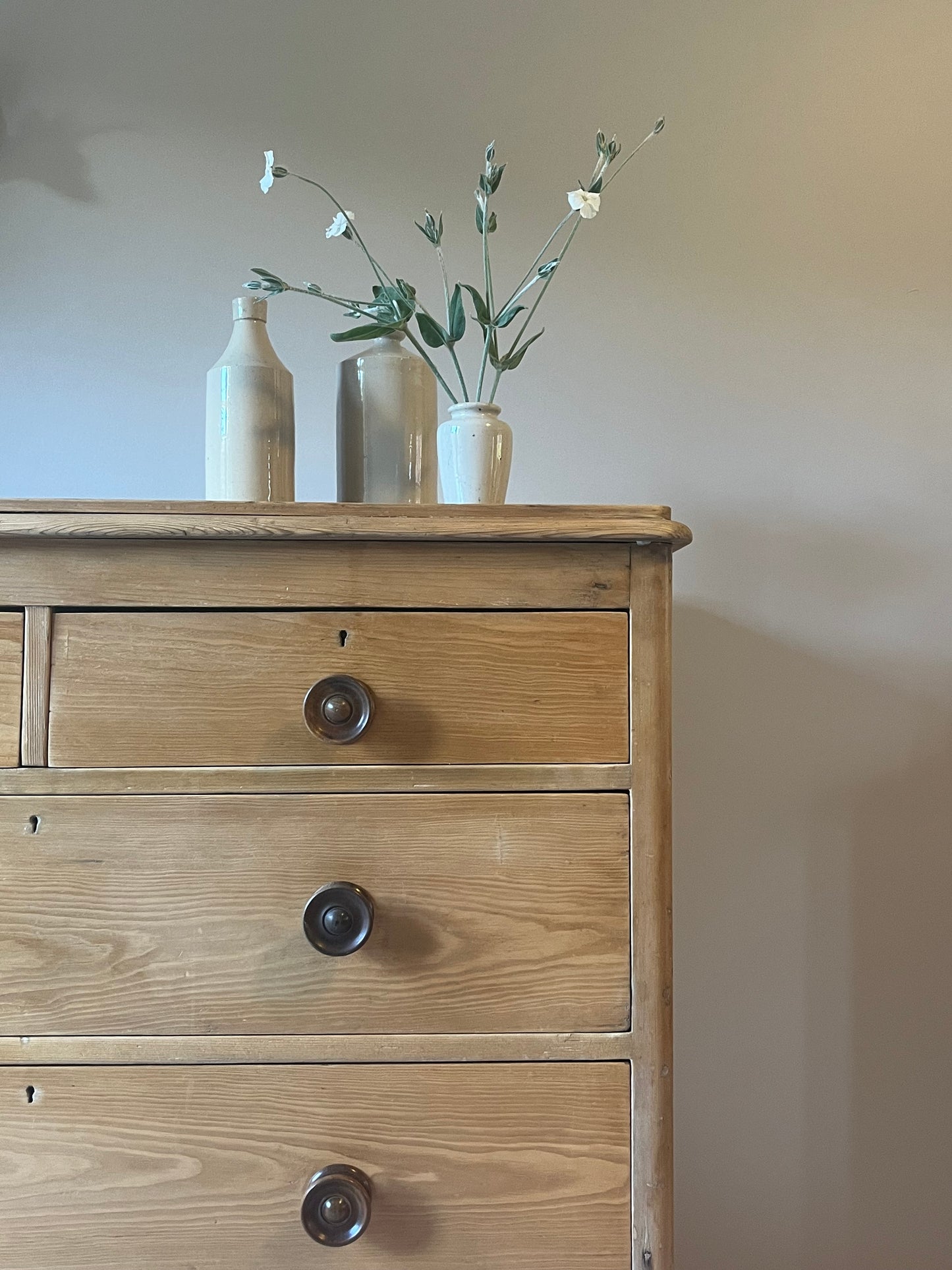 Pine Chest of Drawers.
