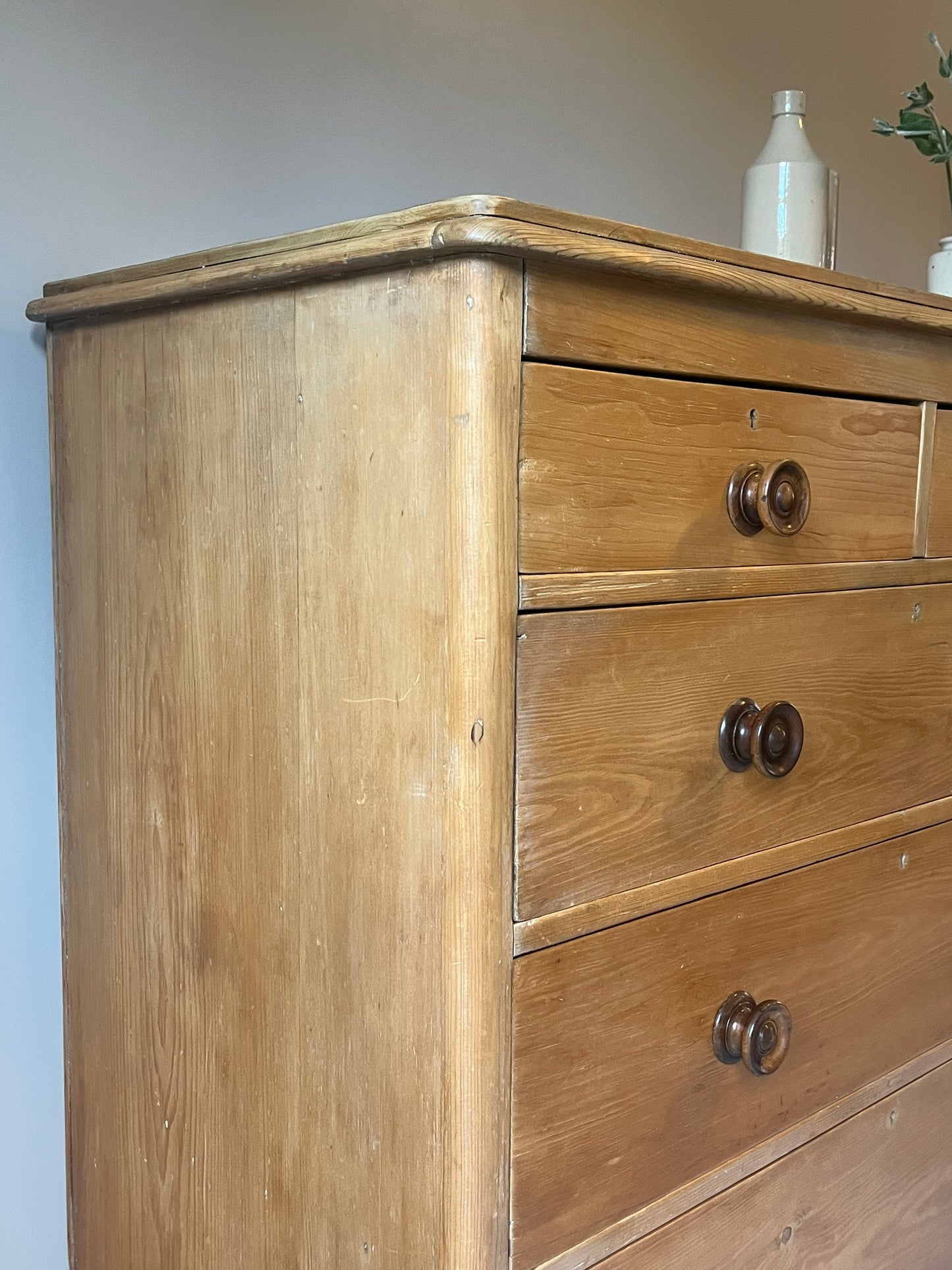 Pine Chest of Drawers.