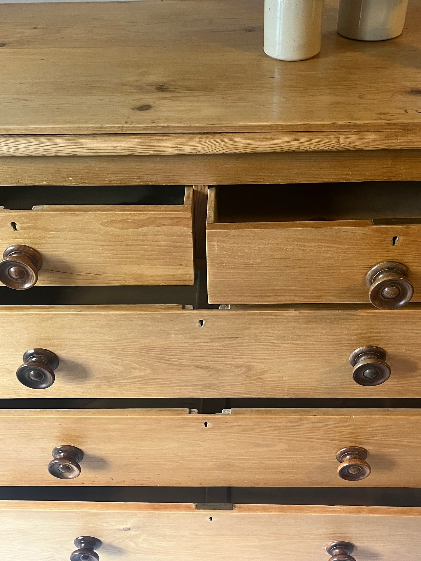Pine Chest of Drawers.