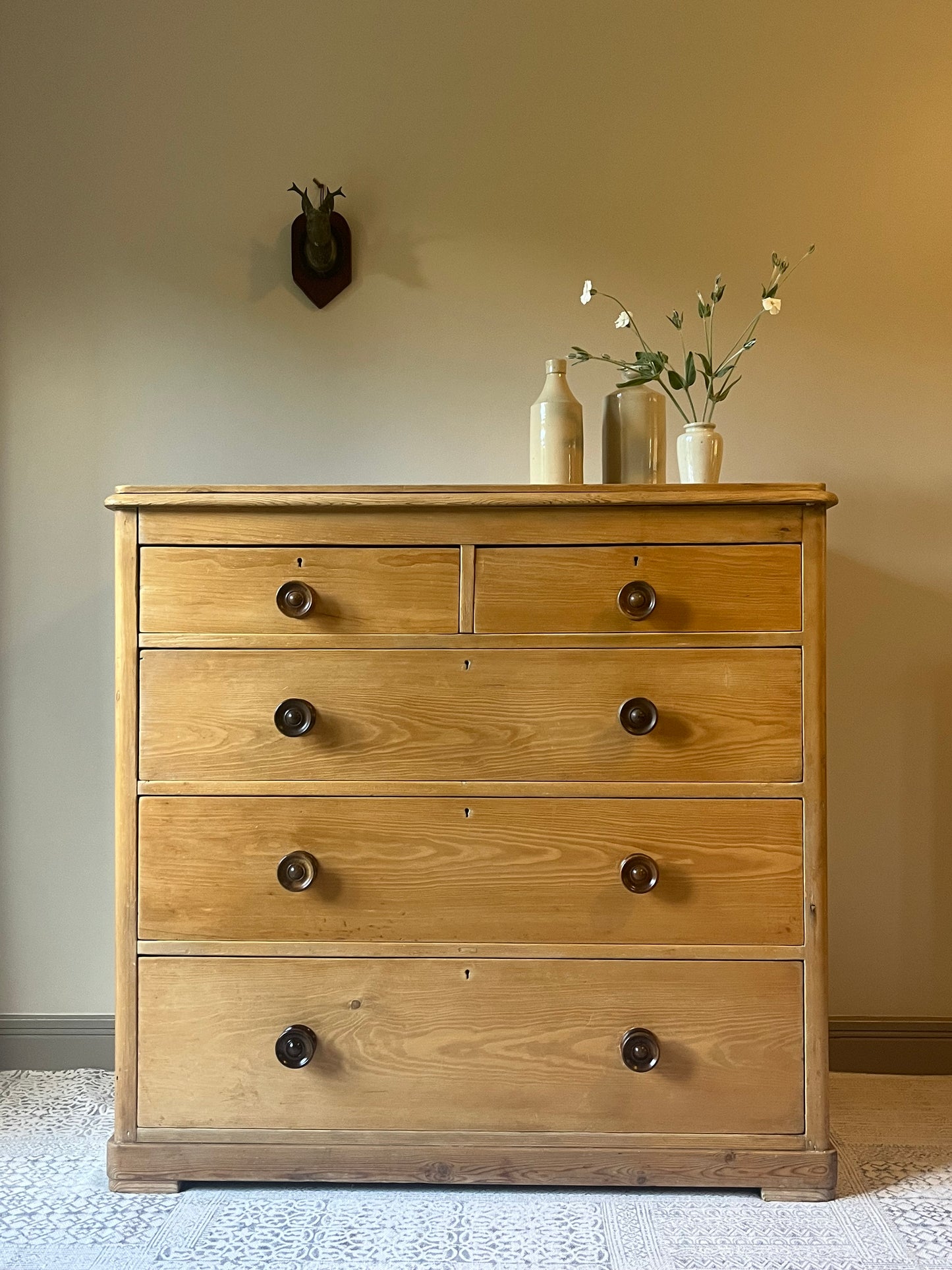 Pine Chest of Drawers.