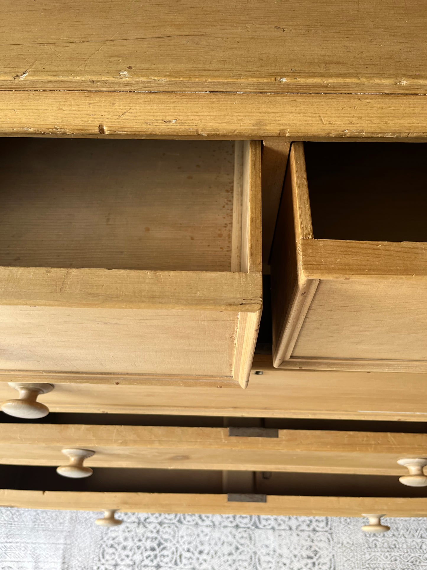 Pine Chest of Drawers.