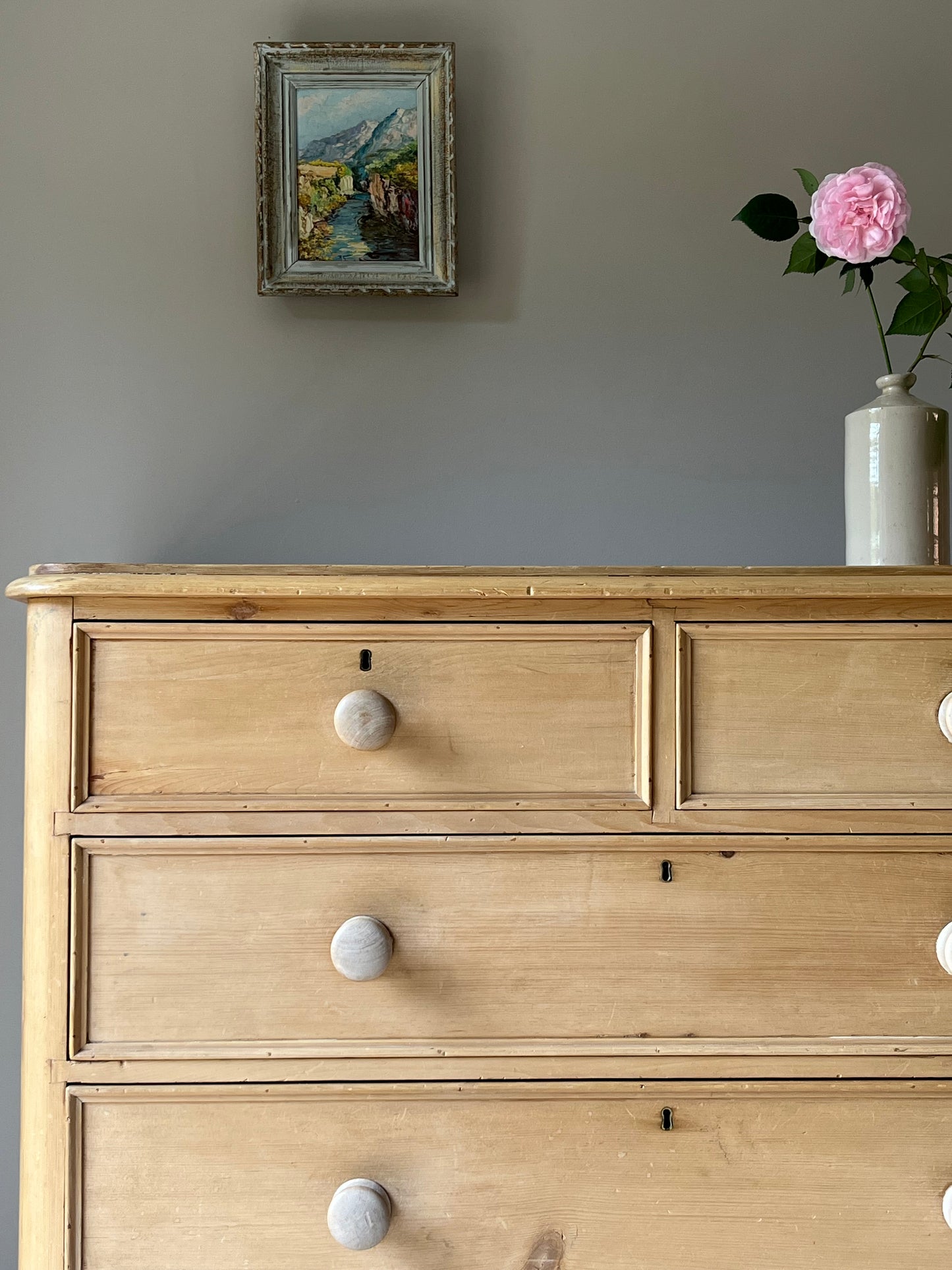 Pine Chest of Drawers.