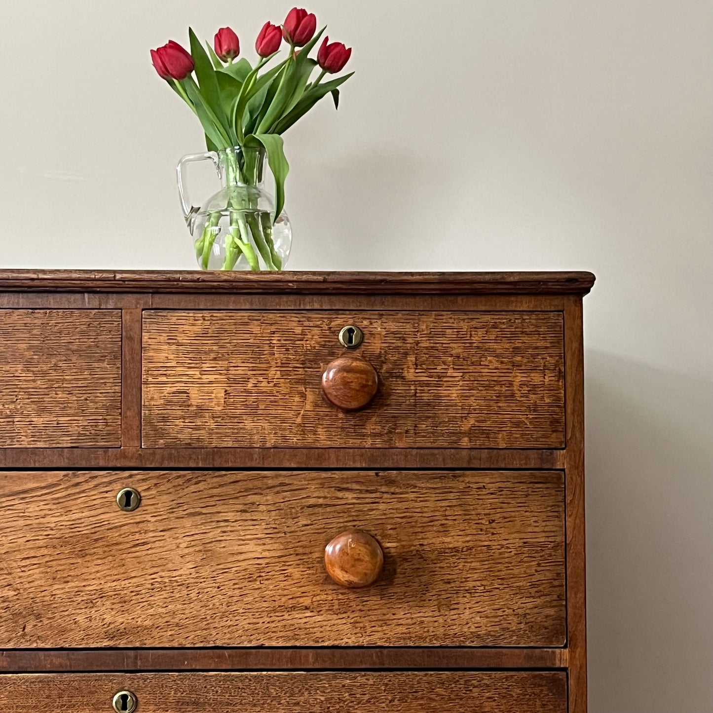 Oak Chest of Drawers.