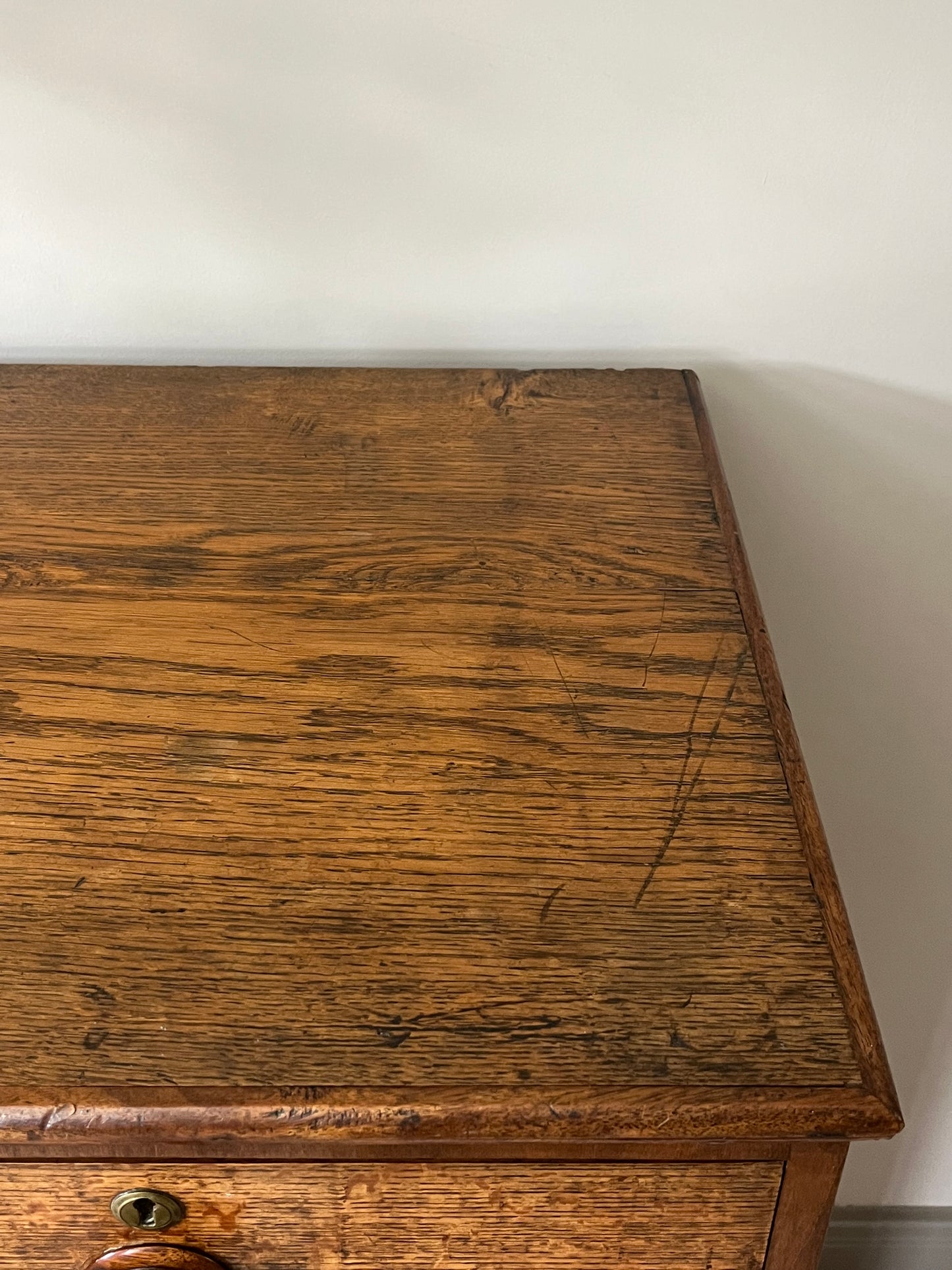 Oak Chest of Drawers.
