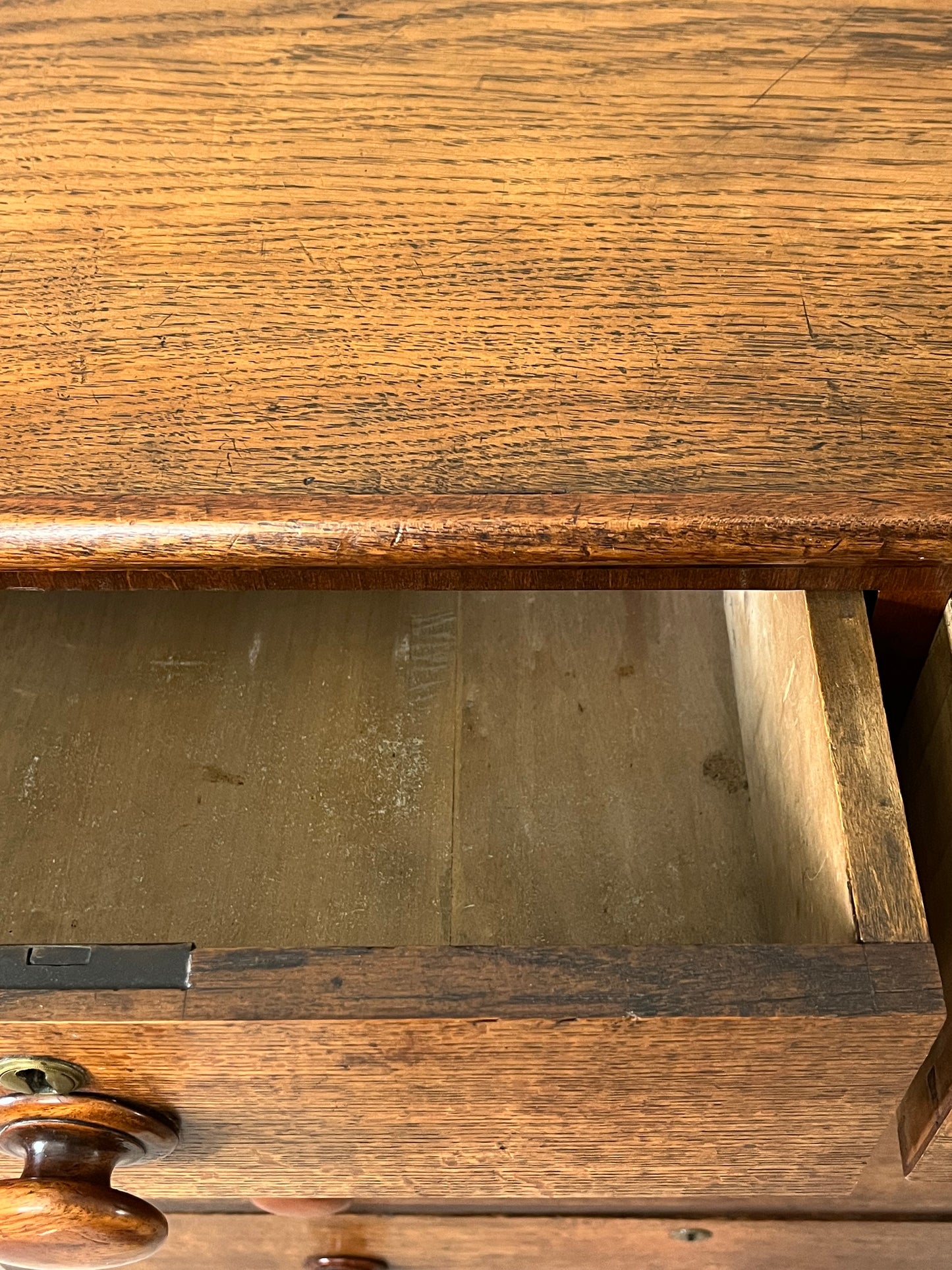 Oak Chest of Drawers.
