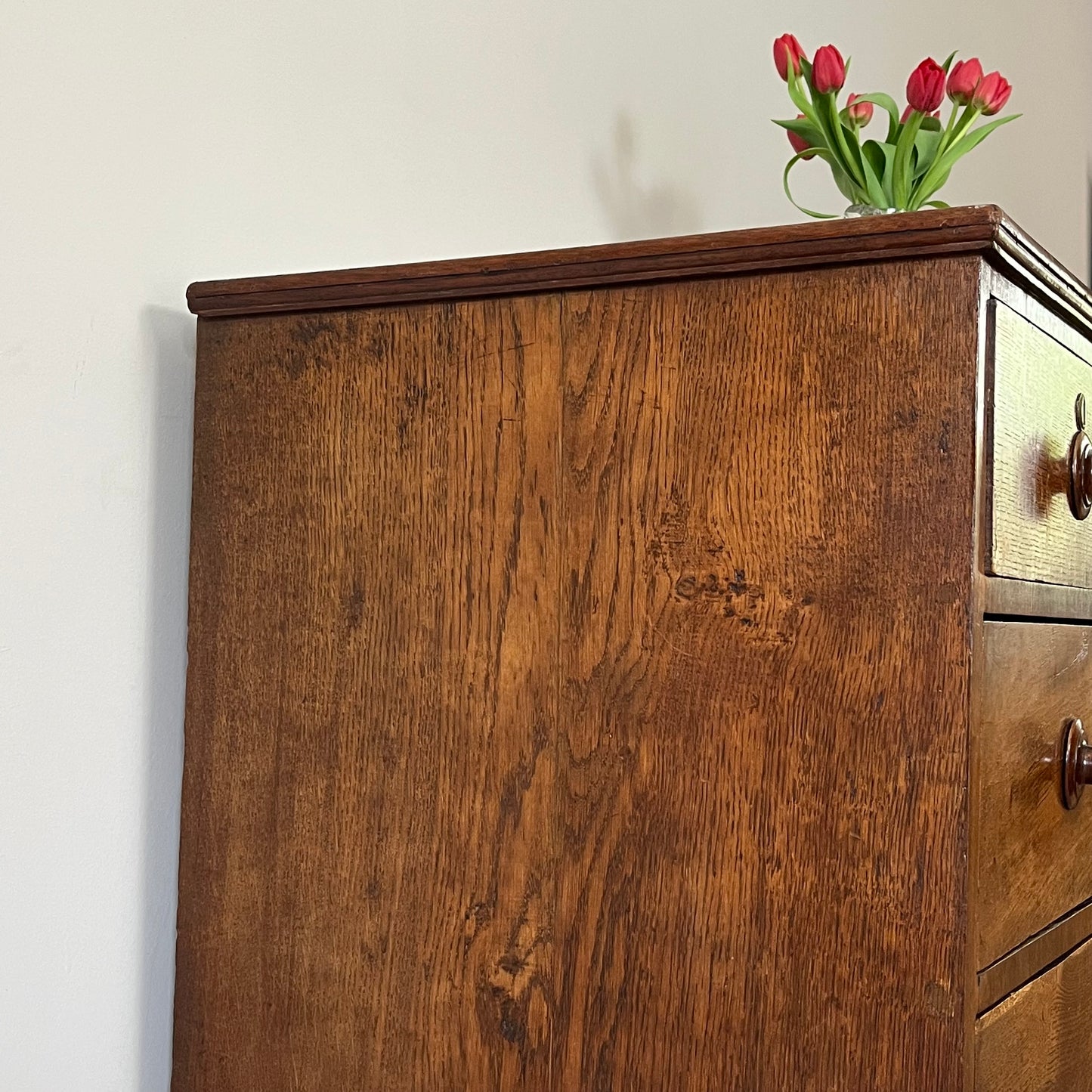 Oak Chest of Drawers.
