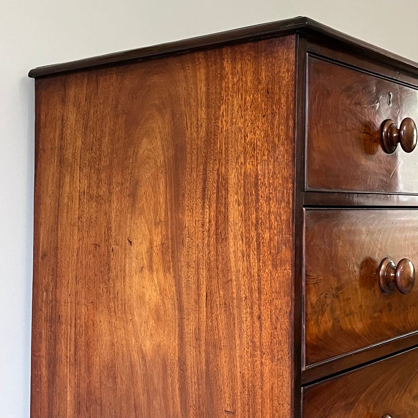 Mahogany Chest of Drawers.