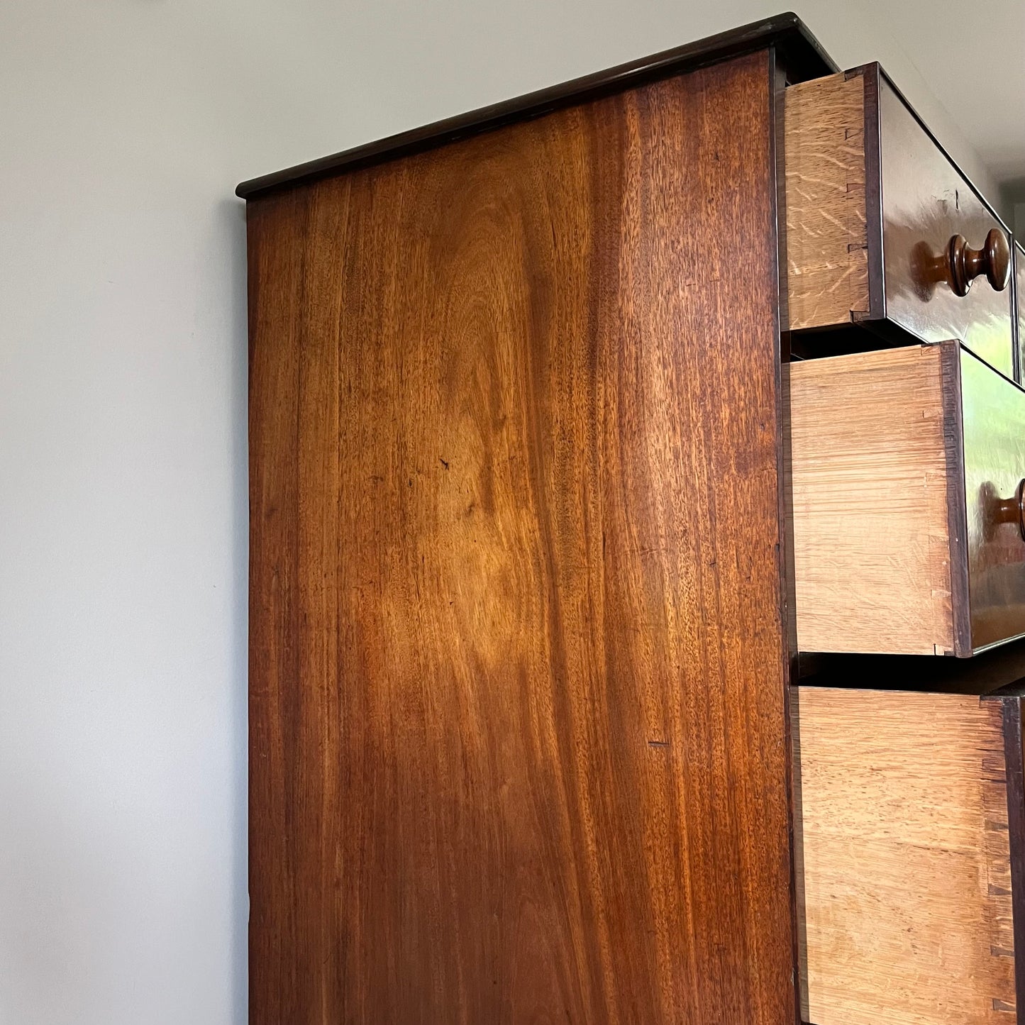 Mahogany Chest of Drawers.