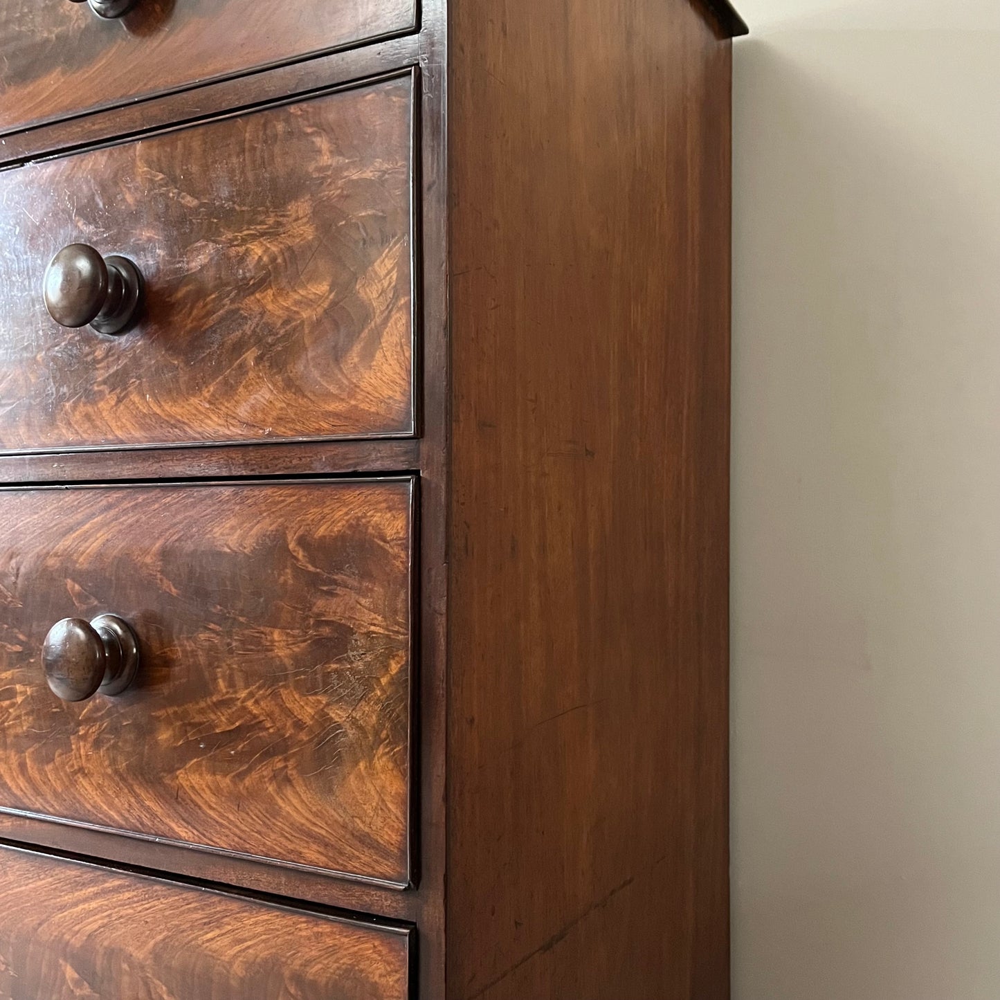 Mahogany Chest of Drawers.