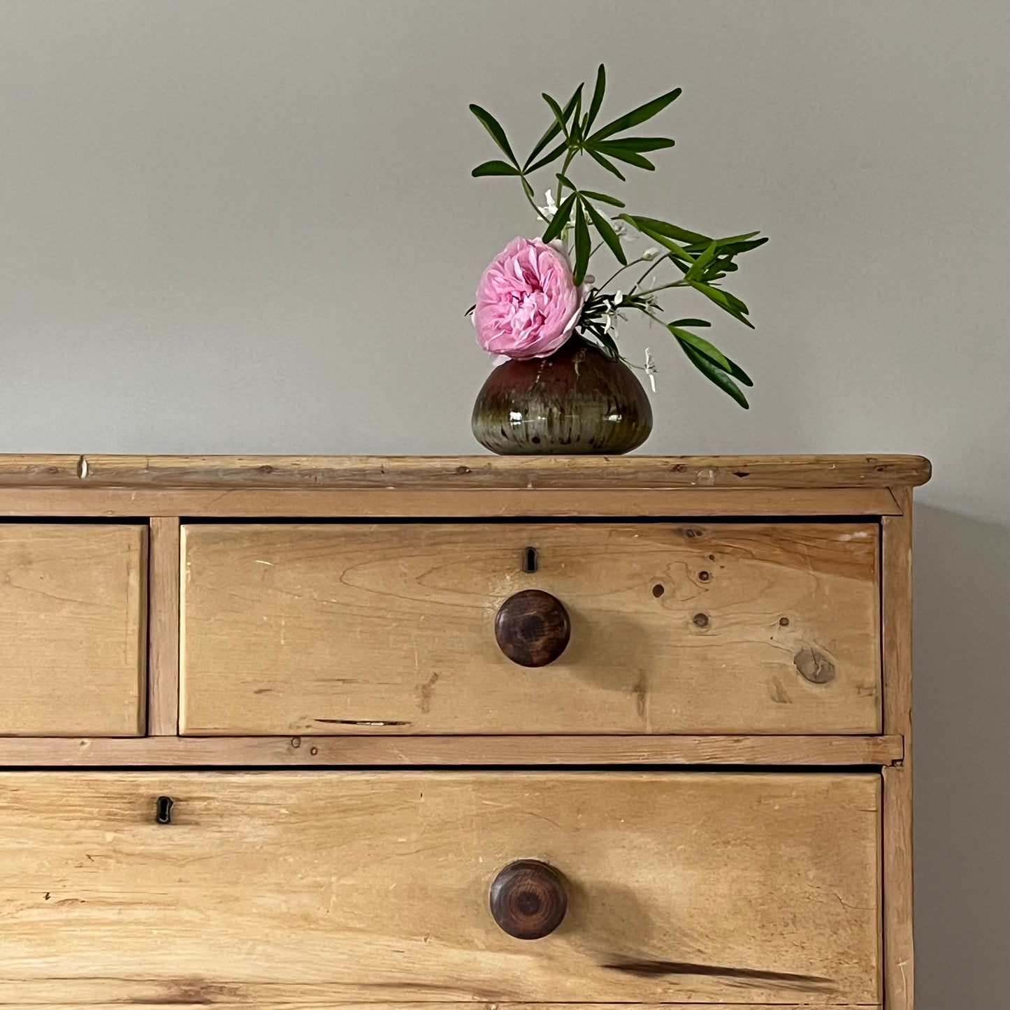 Pine Chest of Drawers.