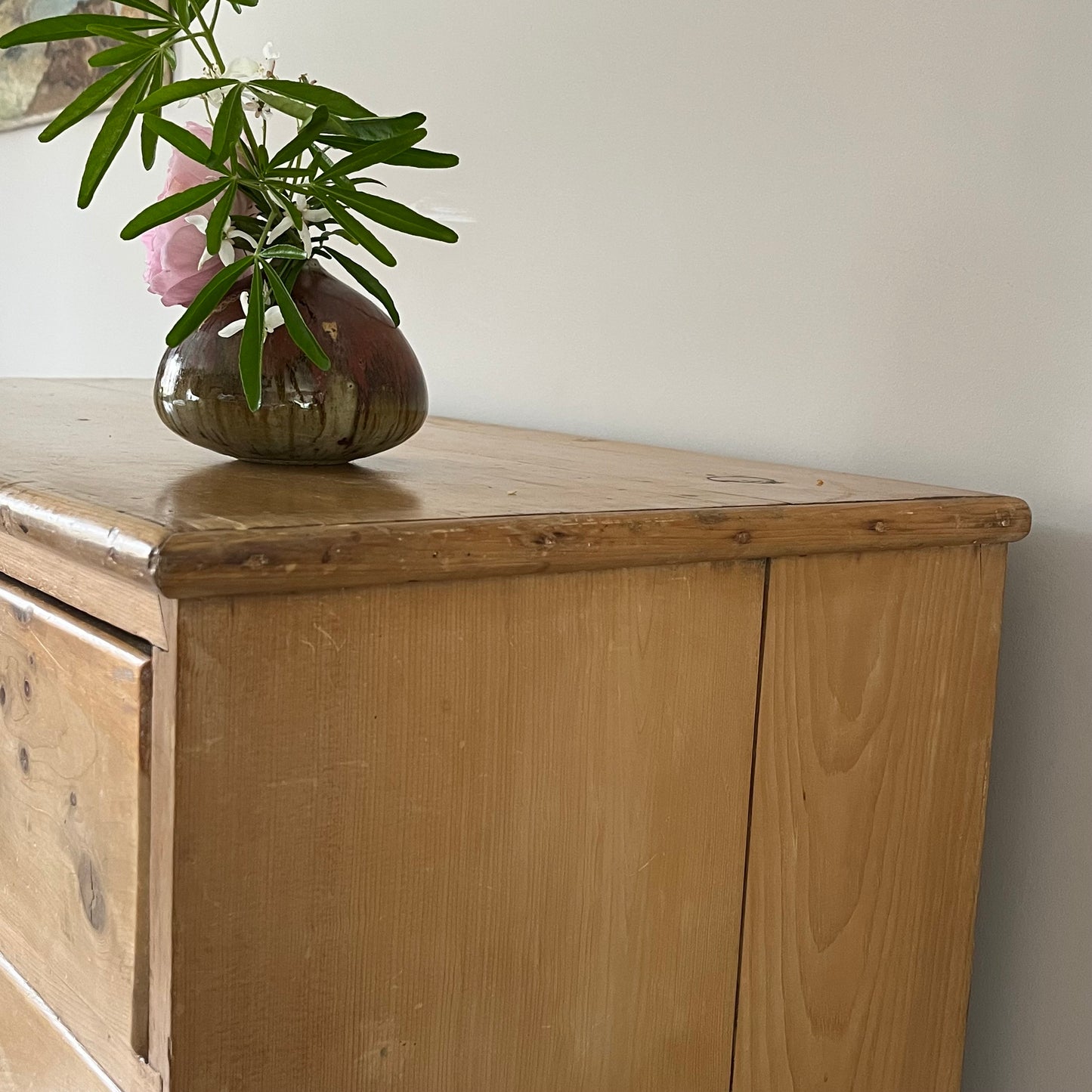 Pine Chest of Drawers.