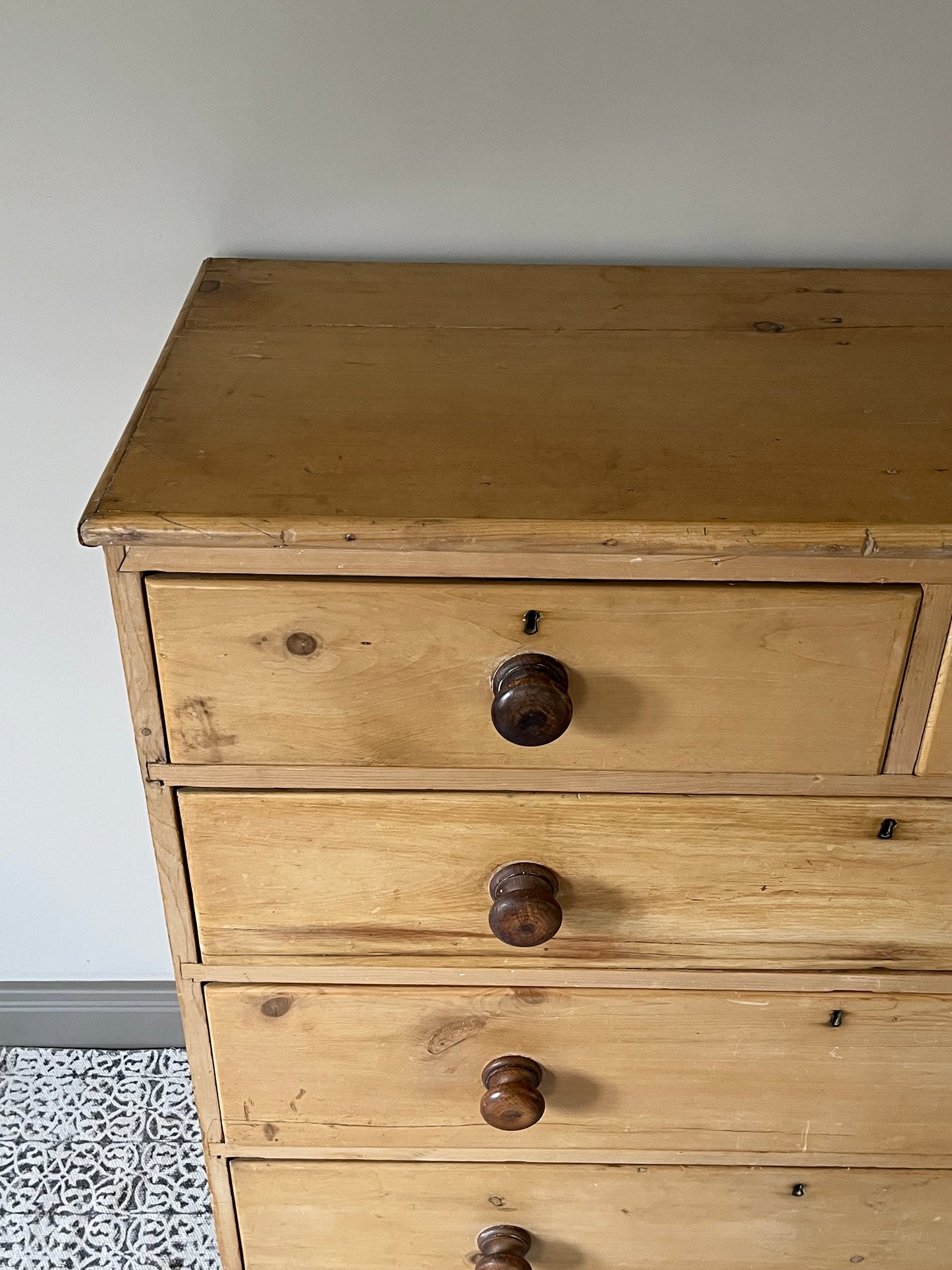 Pine Chest of Drawers.