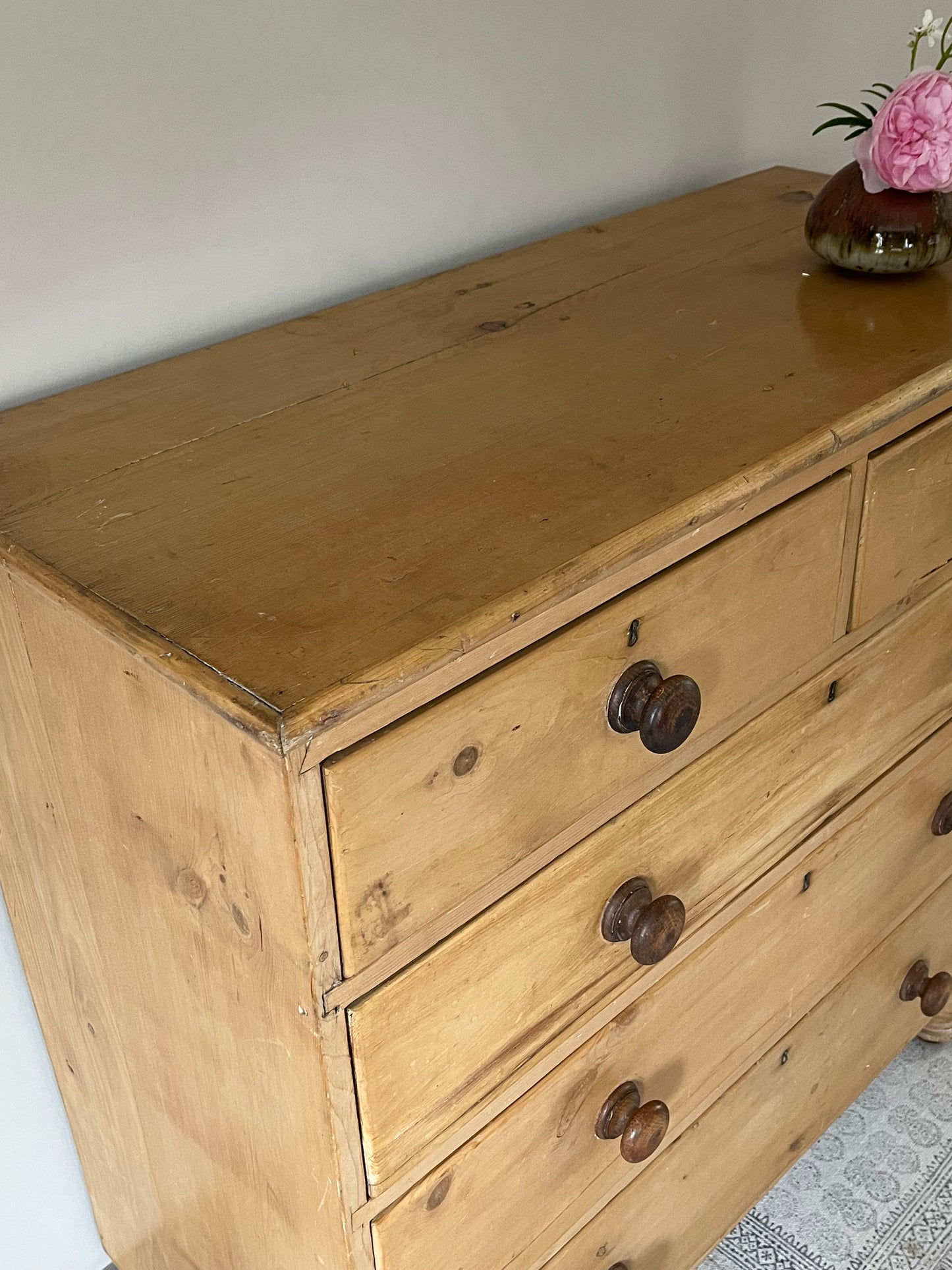 Pine Chest of Drawers.