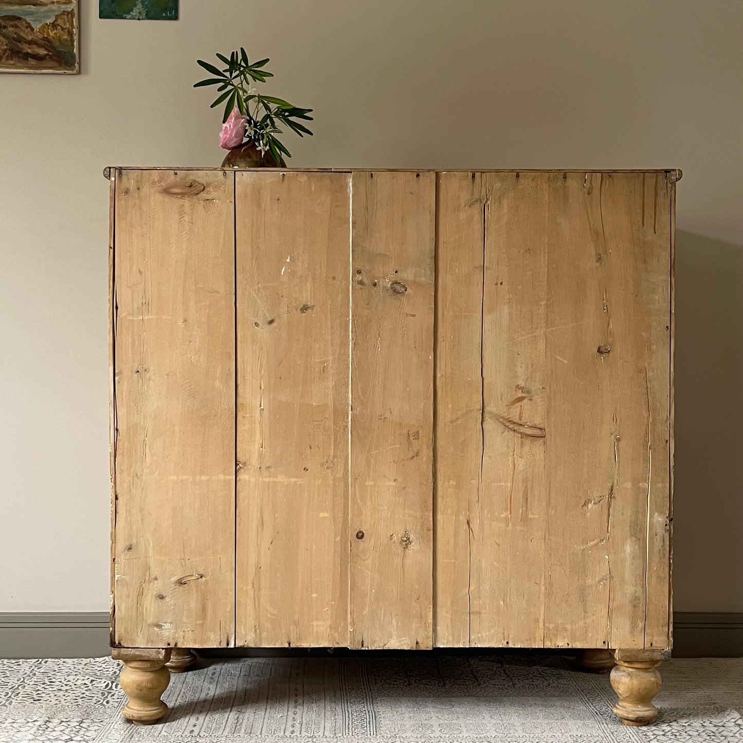 Pine Chest of Drawers.