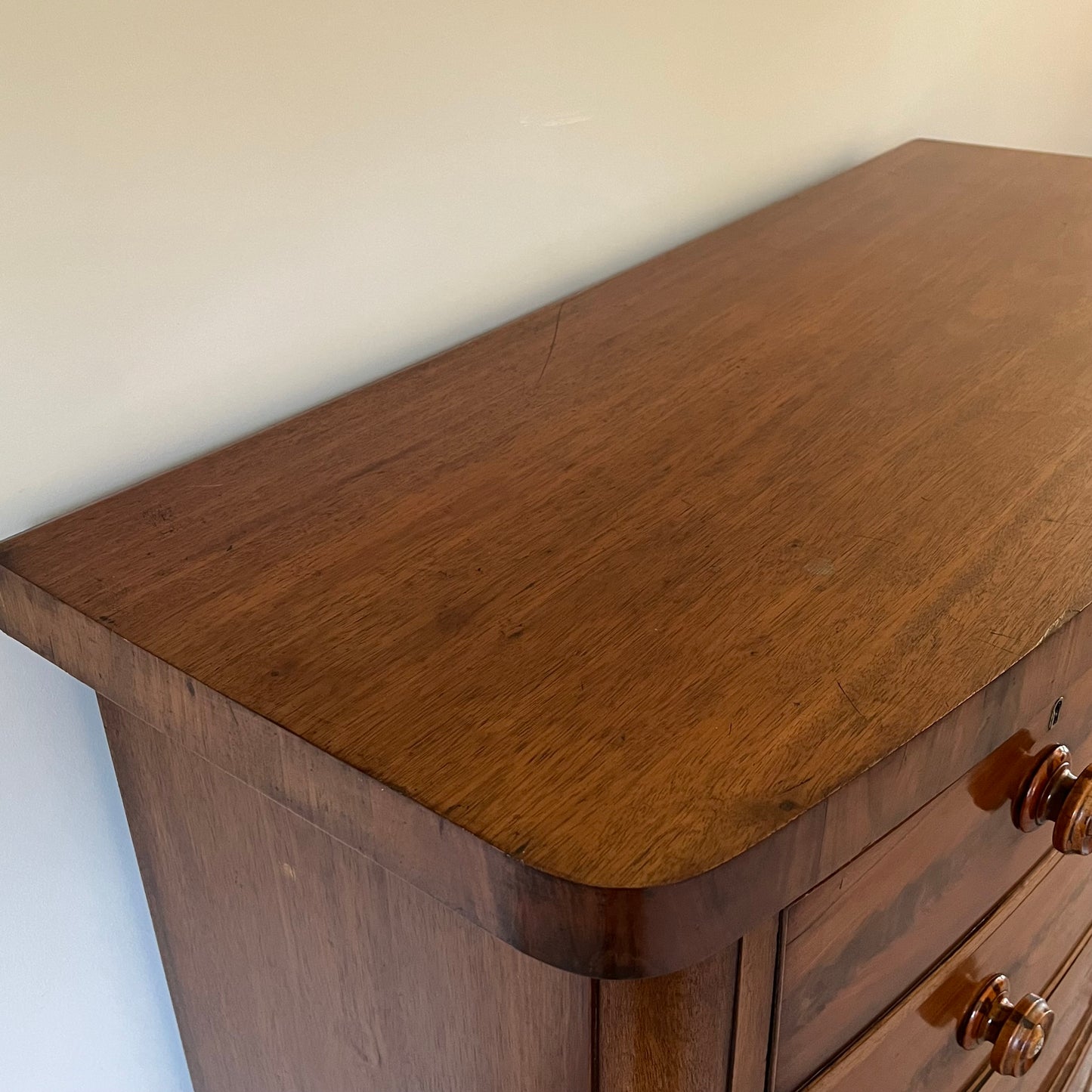 Bow Front Mahogany Chest of Drawers.