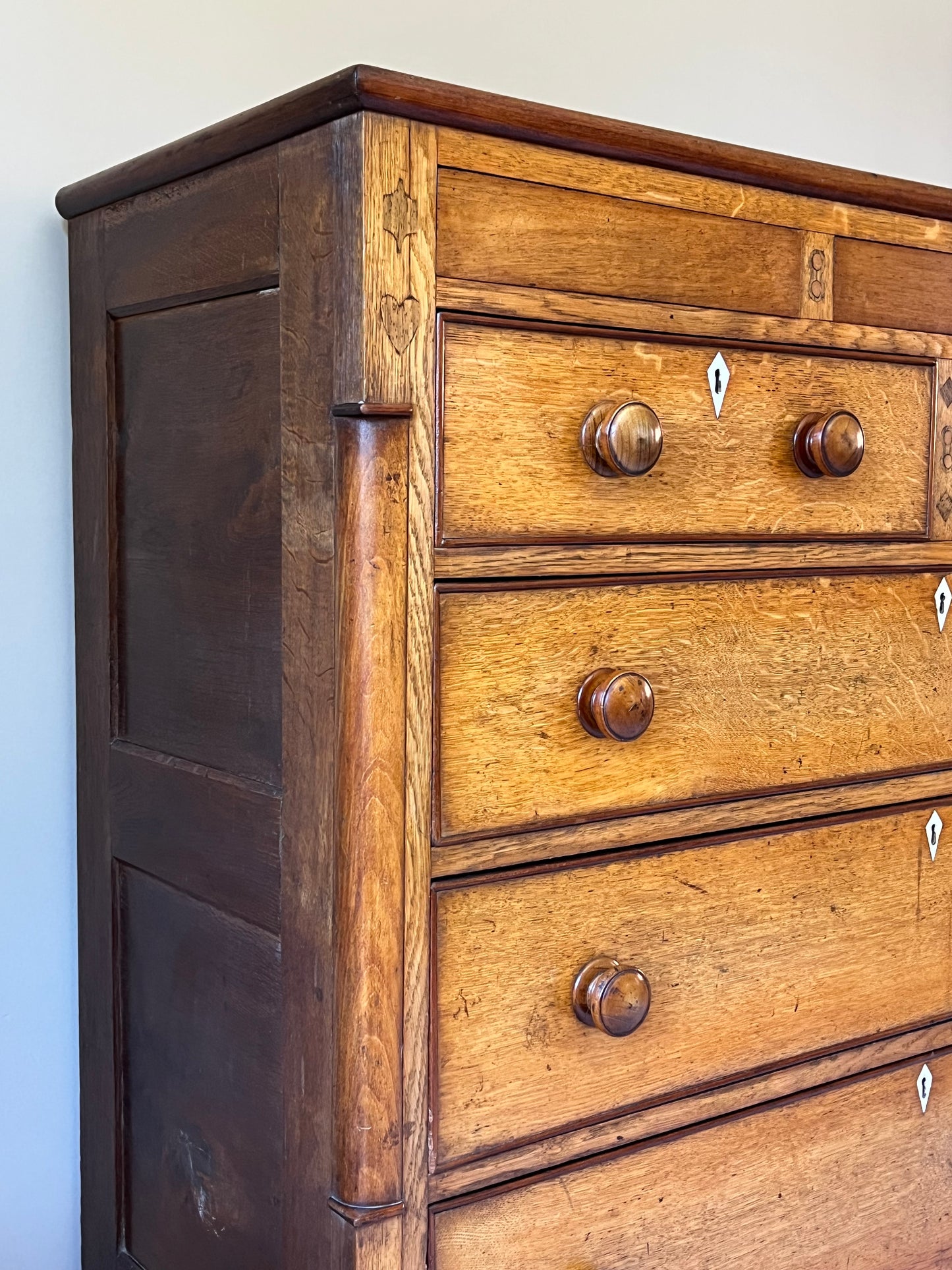 Golden Oak Chest of Drawers.