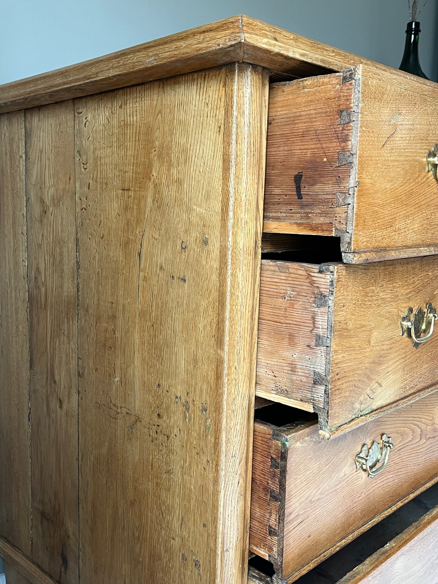Continental Oak Chest of Drawers.