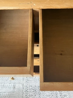 Pine Chest of Drawers.