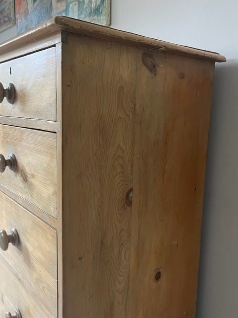 Pine Chest of Drawers.