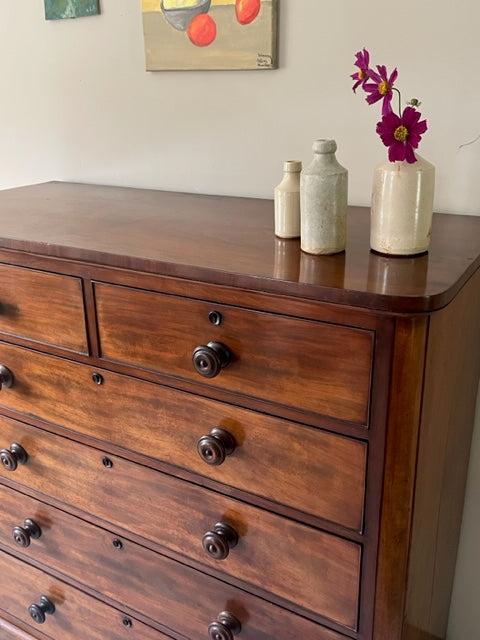 Mahogany Chest of Drawers.