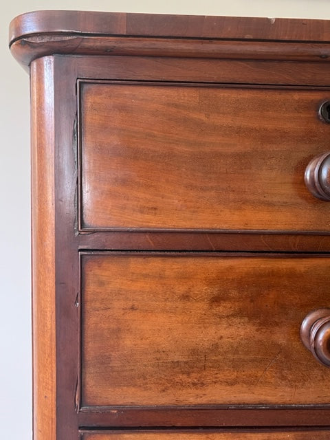 Mahogany Chest of Drawers.