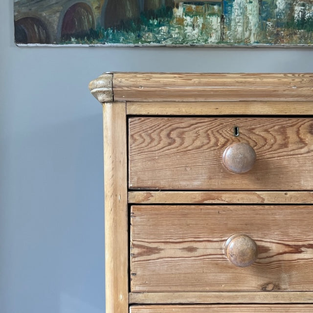 Pine Chest of Drawers.