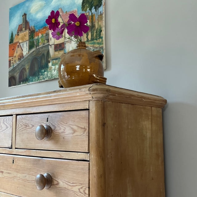 Pine Chest of Drawers.
