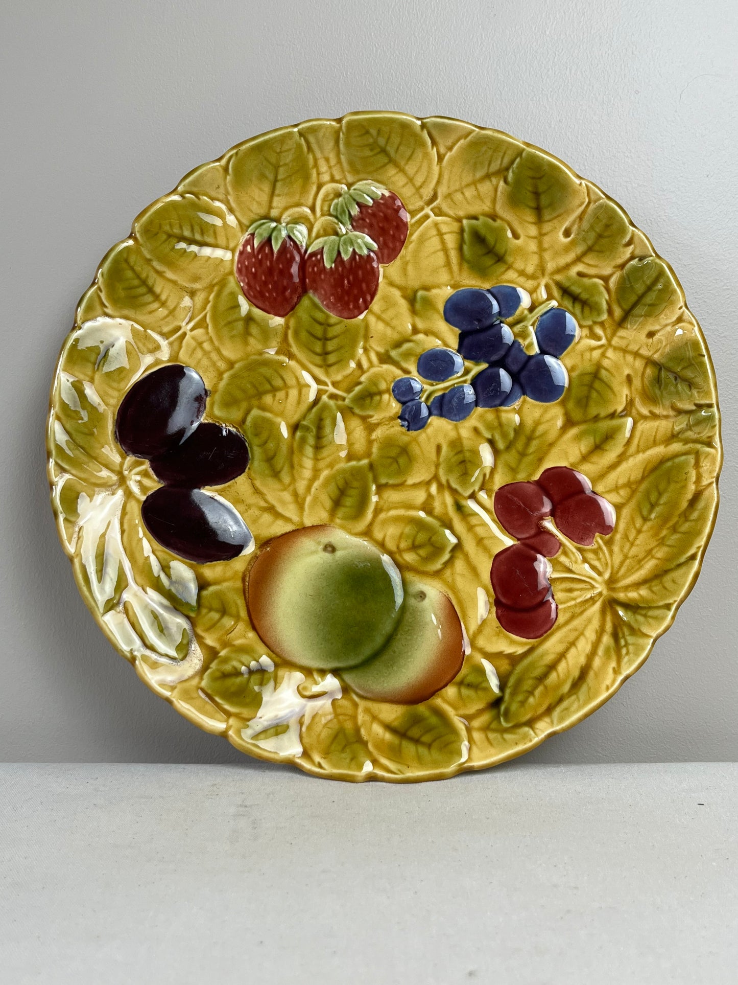Sarregumines Majolica Plate.