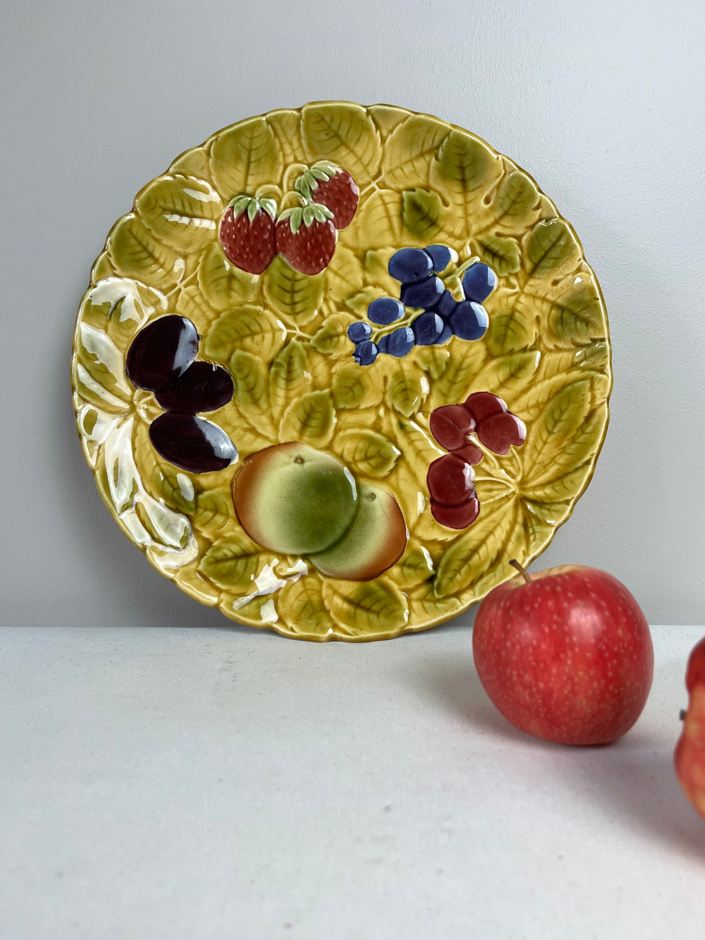 Sarregumines Majolica Plate.