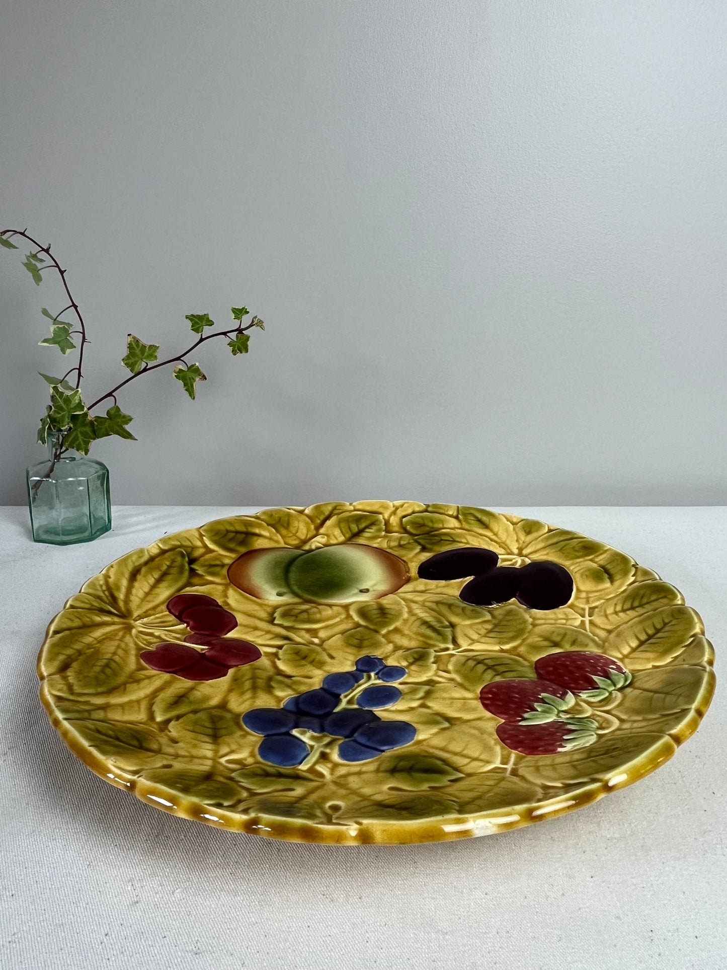 Sarregumines Majolica Plate.