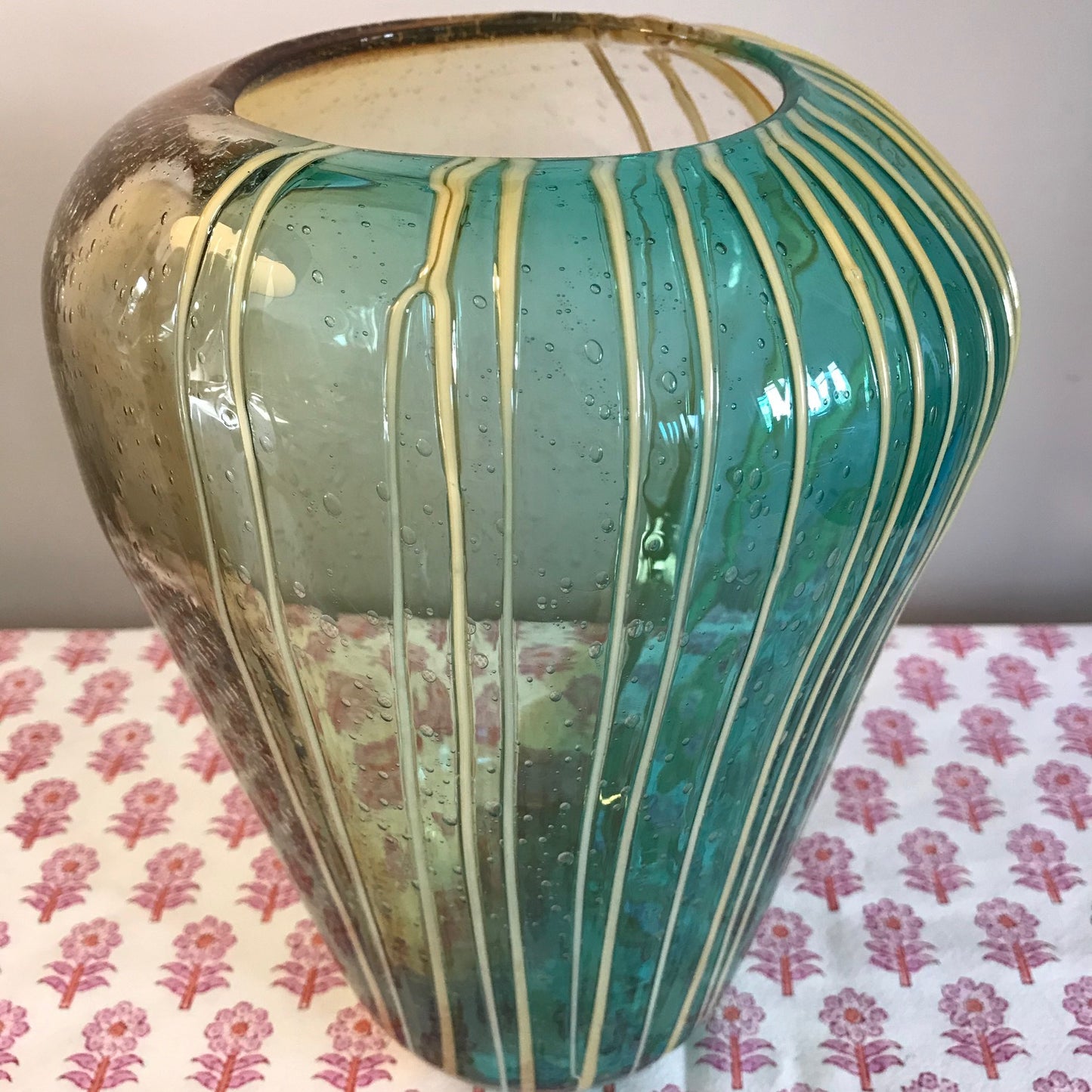 A Stylist Art Glass Vase.