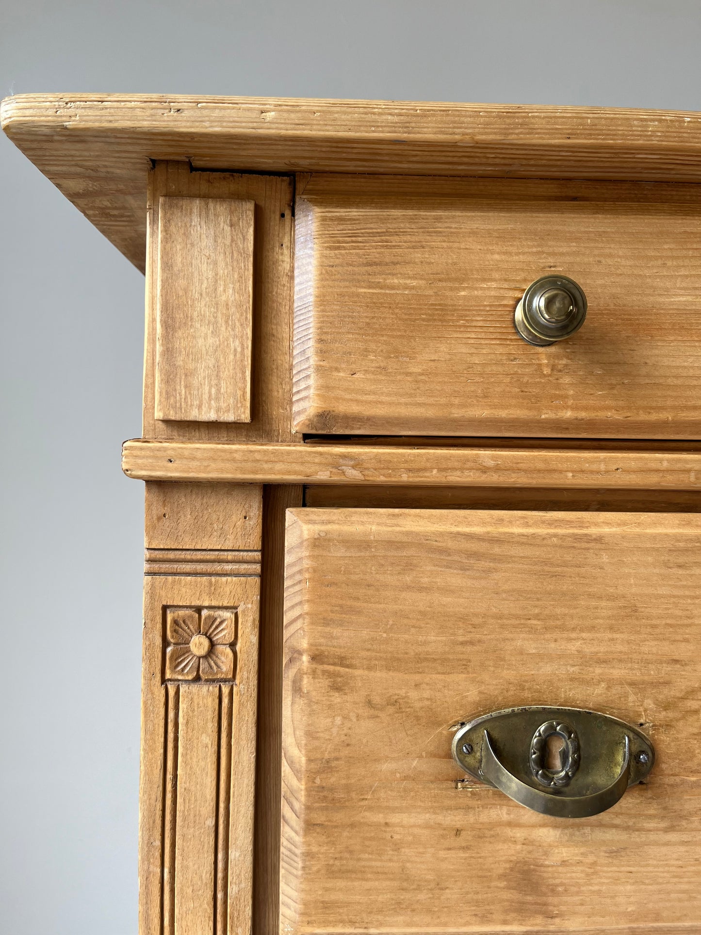 Continental Pine Chest of Drawers.