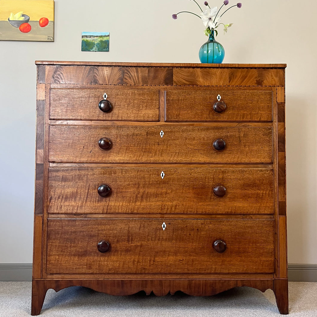 Oak Chest of Drawers.