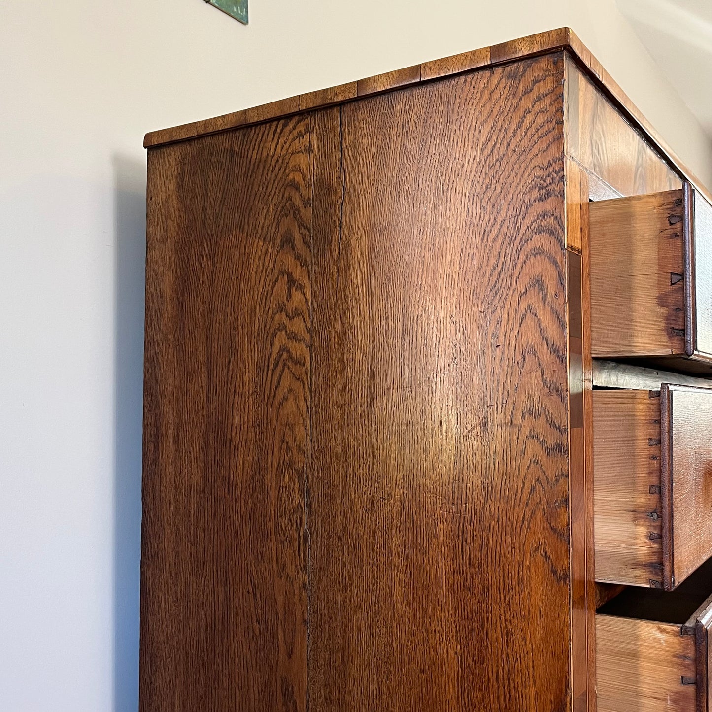 Oak Chest of Drawers.