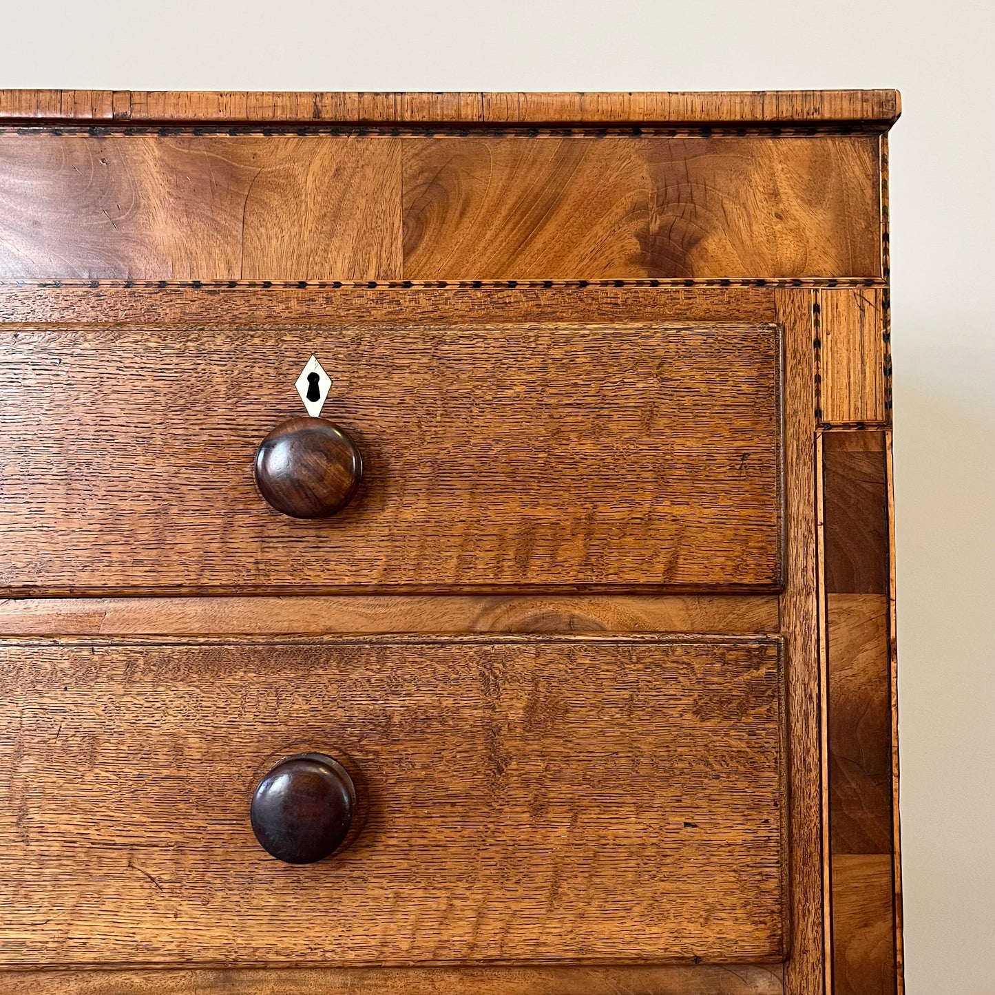 Oak Chest of Drawers.