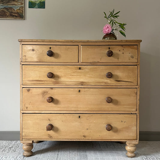Pine Chest of Drawers.