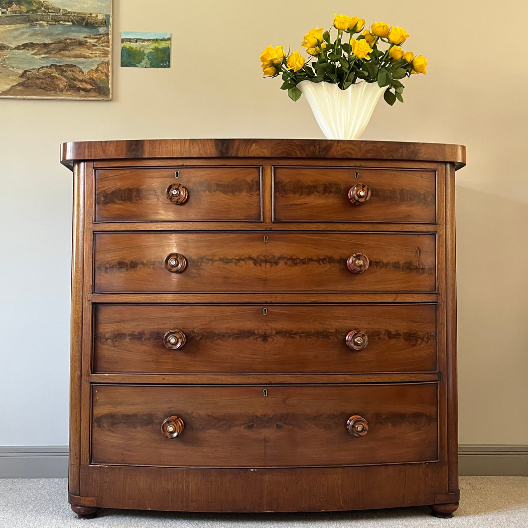 Bow Front Mahogany Chest of Drawers.