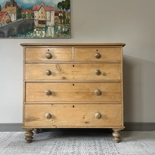 Pine Chest of Drawers.