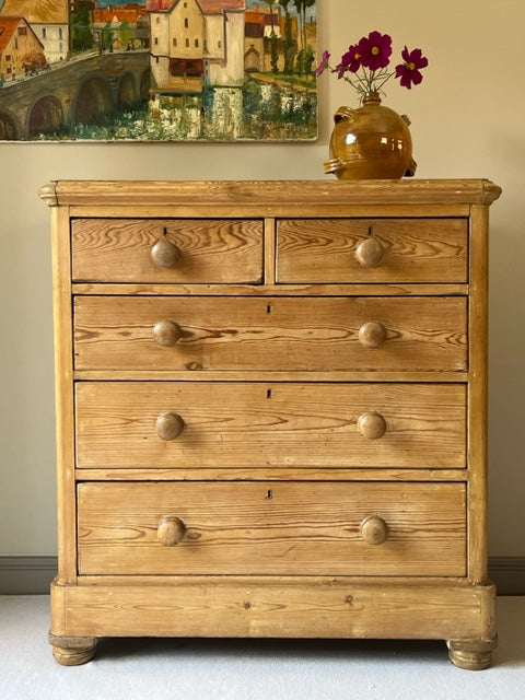 Pine Chest of Drawers.