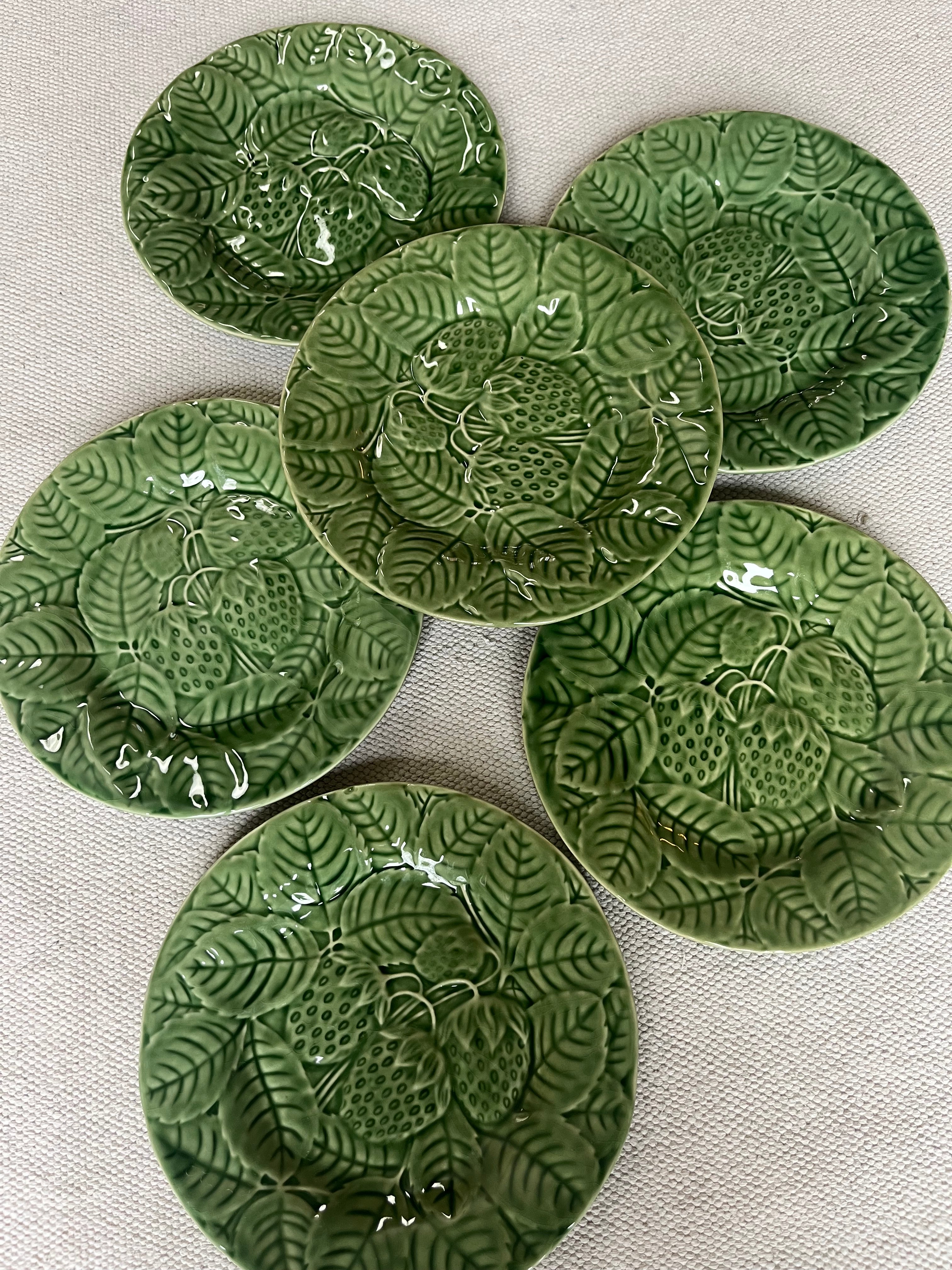 Strwbery Plates Set of Six Strawberry Plates. – Crocker and Co