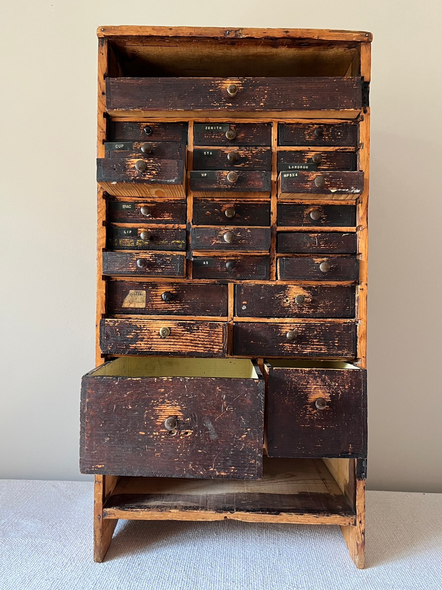 French Cabinet.