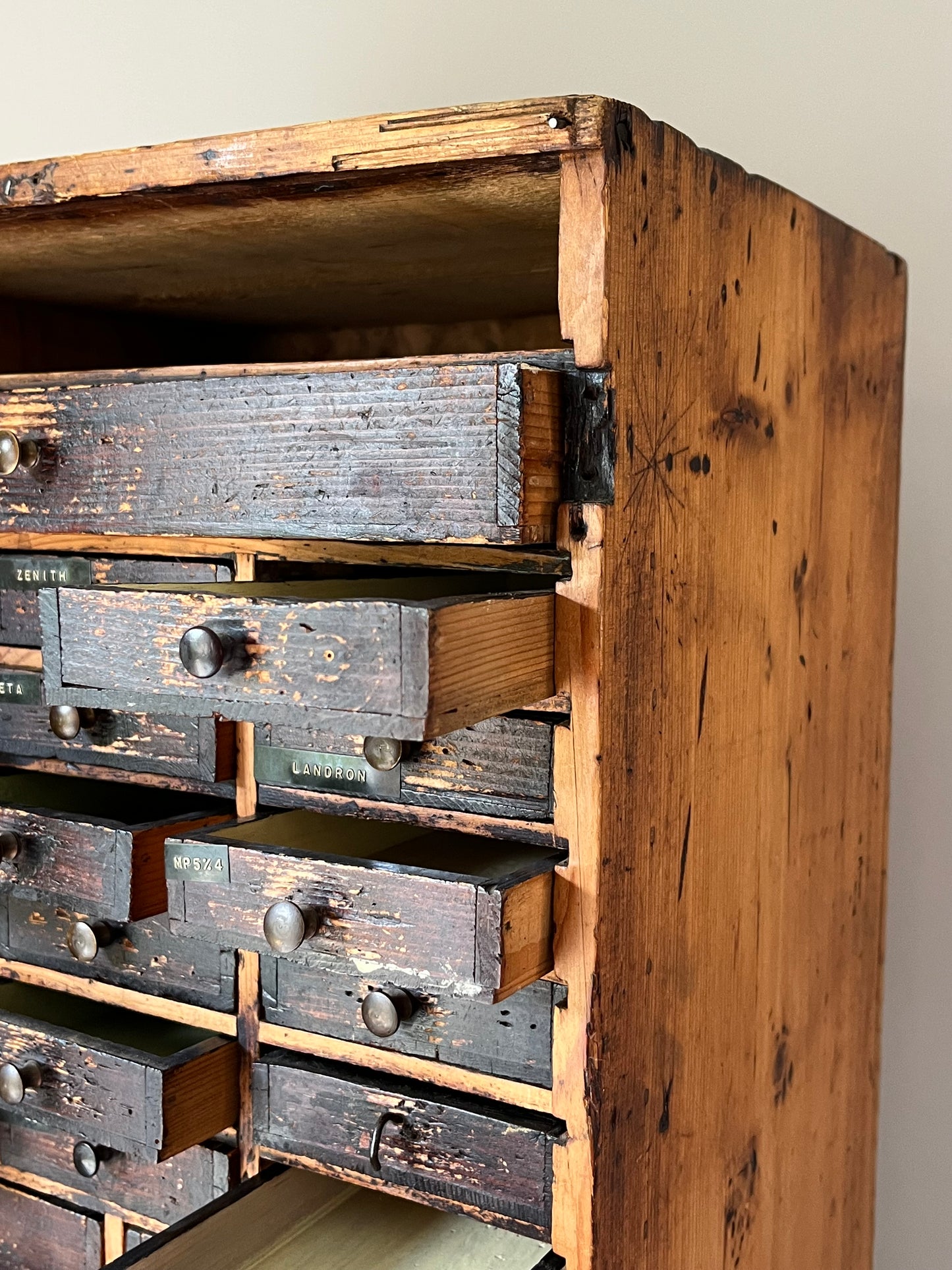 French Cabinet.