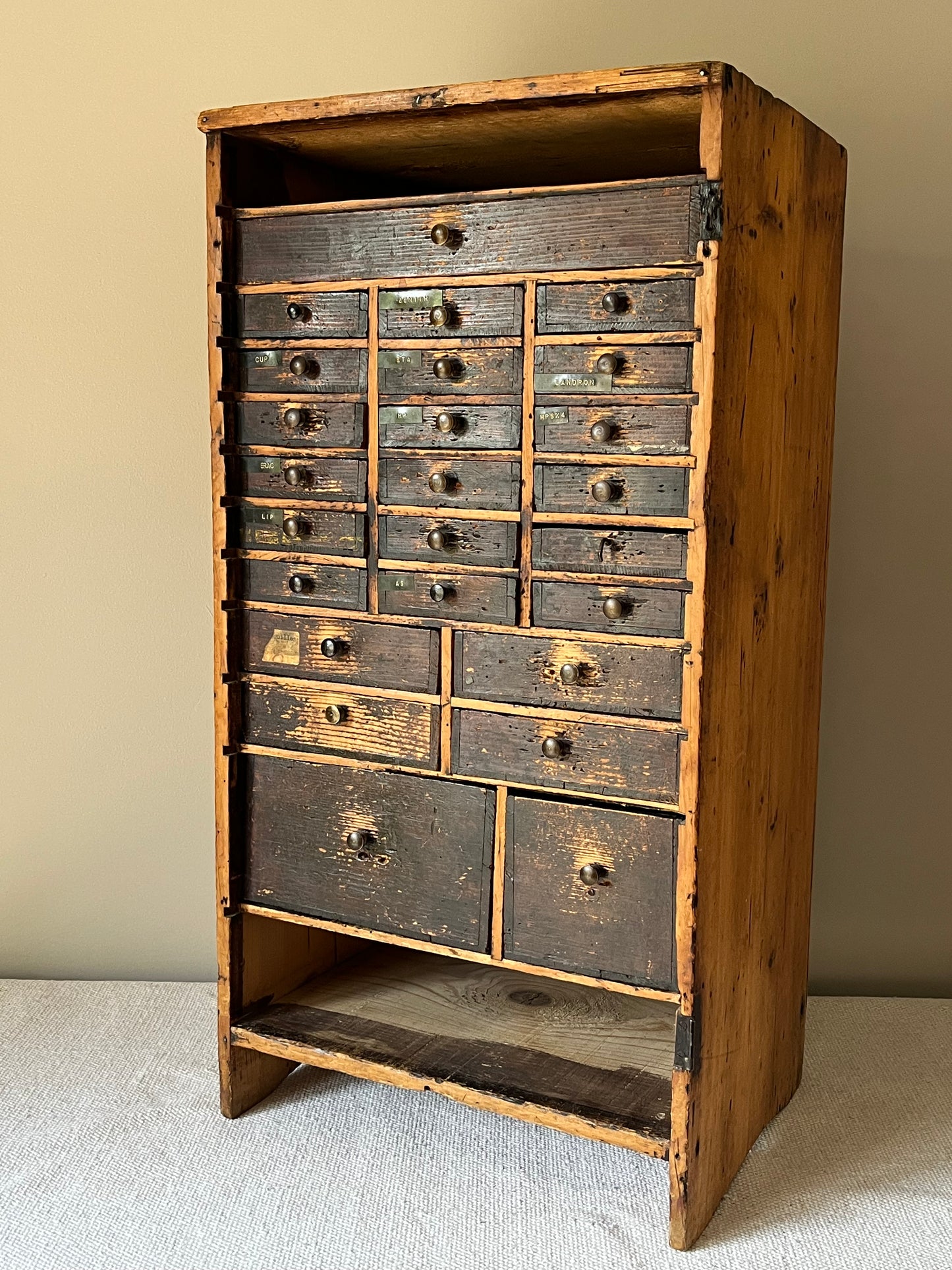 French Cabinet.