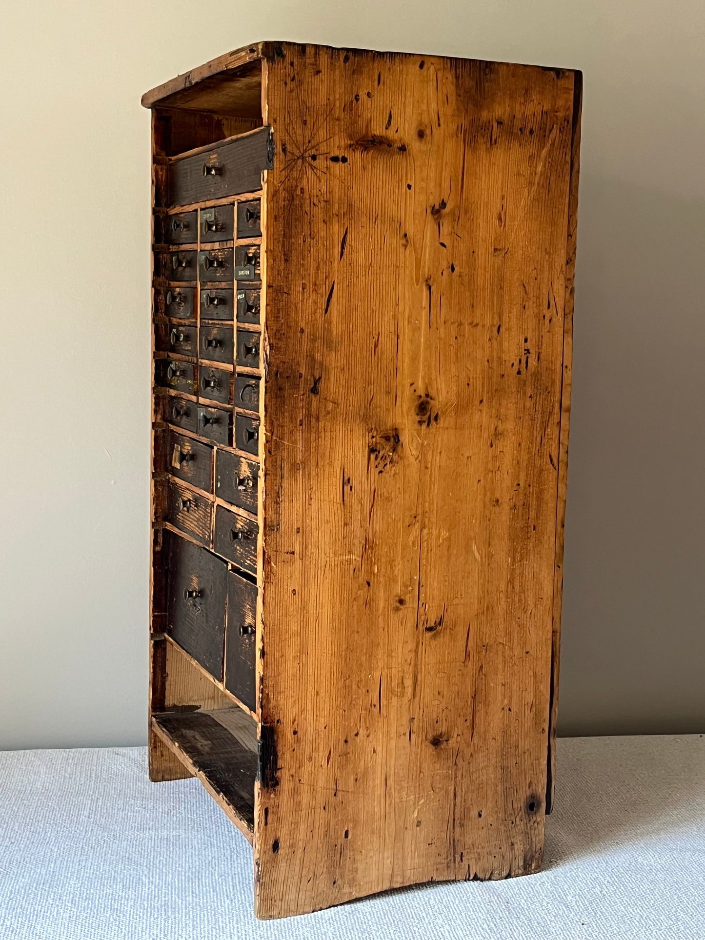 French Cabinet.