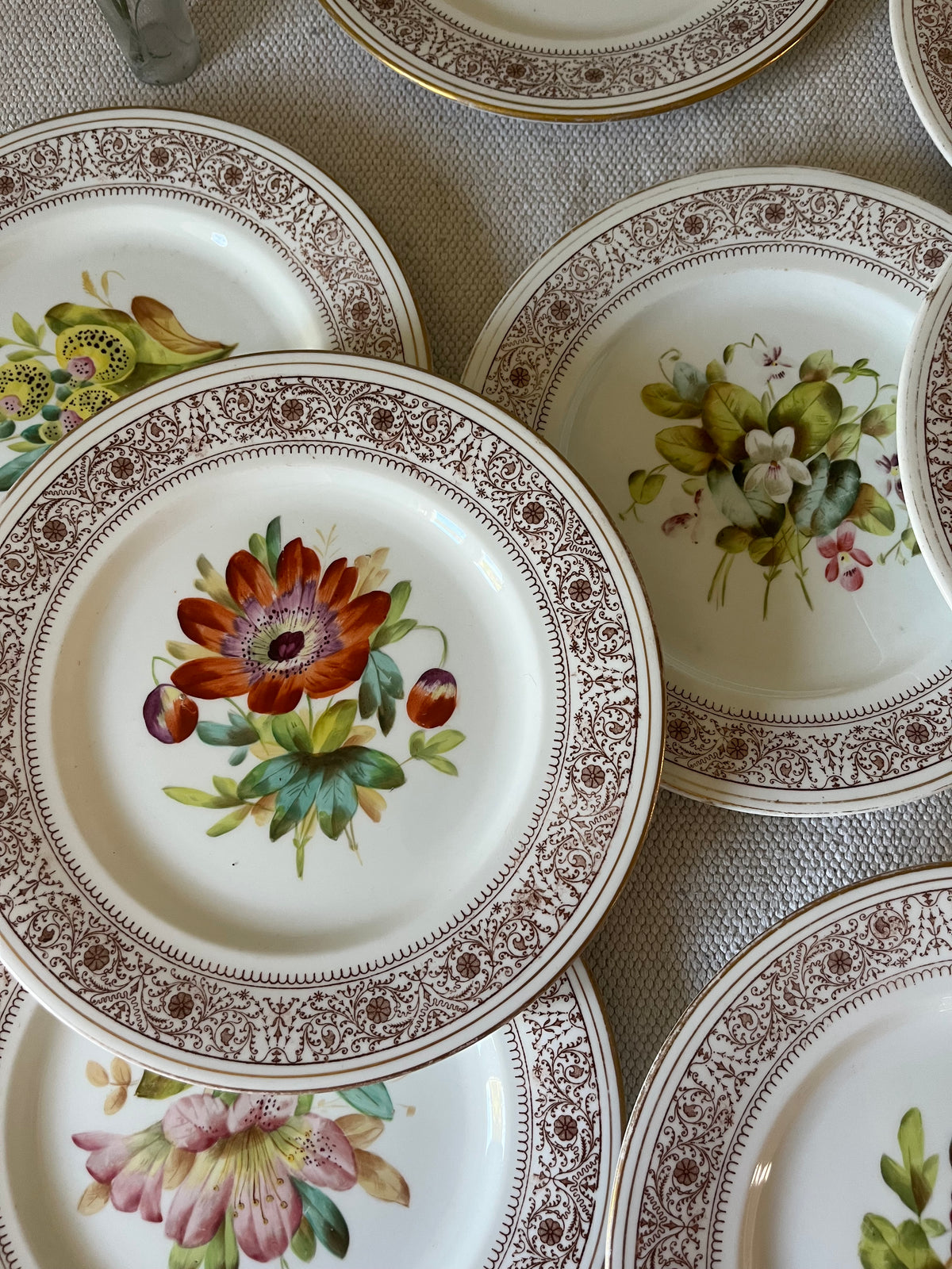 A Set of Ten Plates.