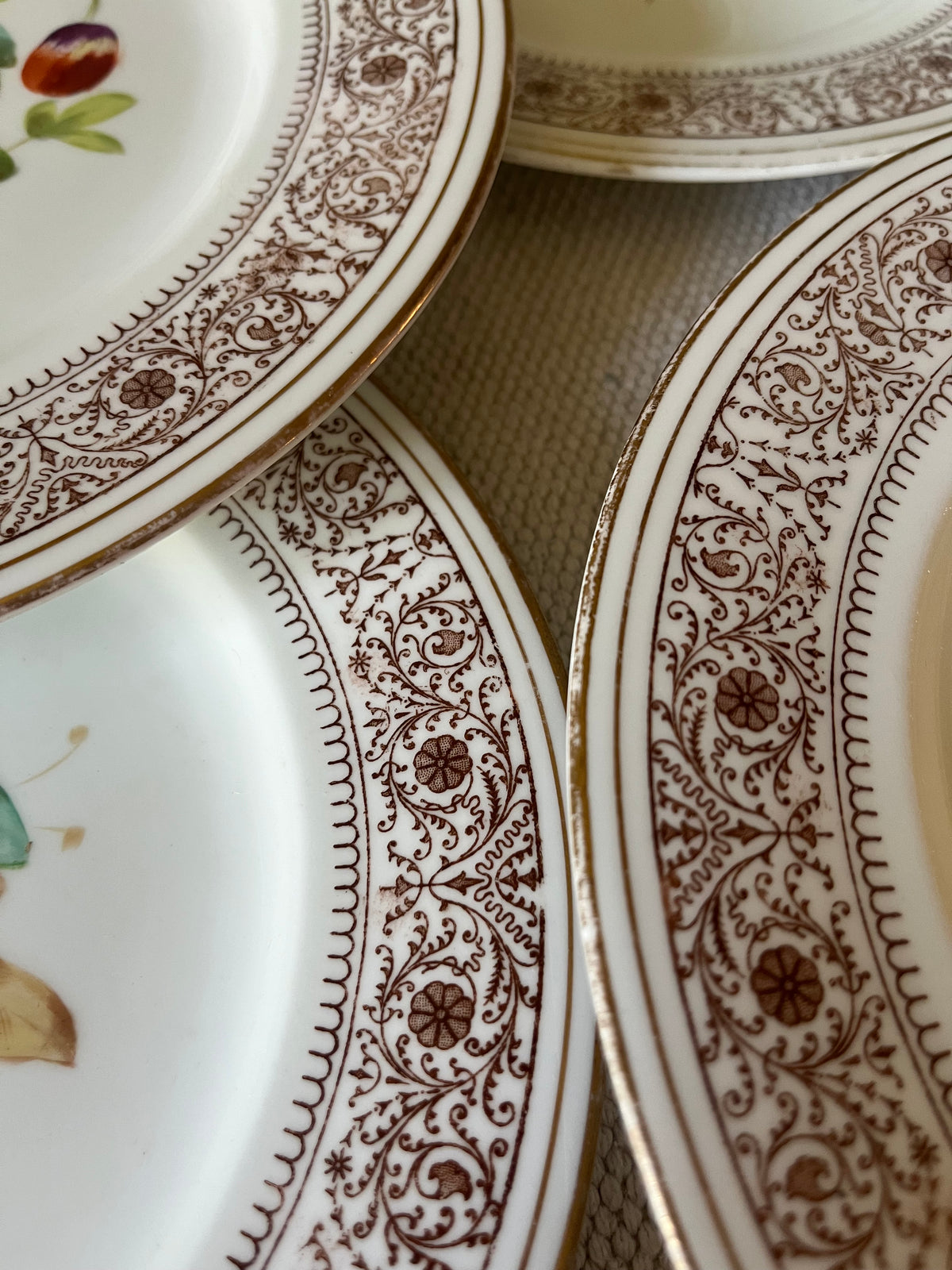 A Set of Ten Plates.